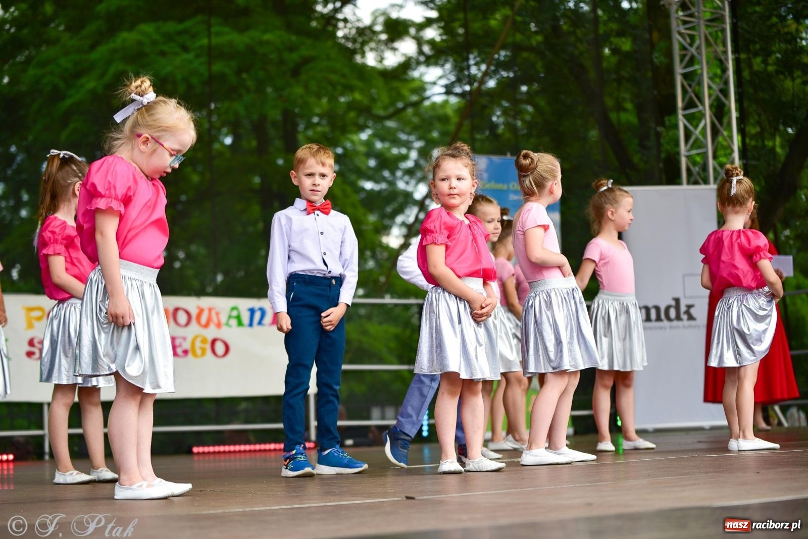 Zdjęcie w galerii na portalu naszraciborz.pl: Taneczne podsumowanie roku szkolnego na zamku w Raciborzu [FOTO i WIDEO] wiadomości z regionu