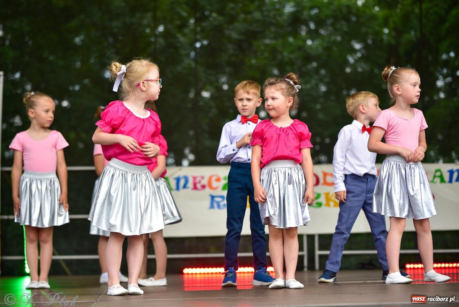Zdjęcie w galerii na portalu naszraciborz.pl: Taneczne podsumowanie roku szkolnego na zamku w Raciborzu [FOTO i WIDEO] wiadomości z regionu
