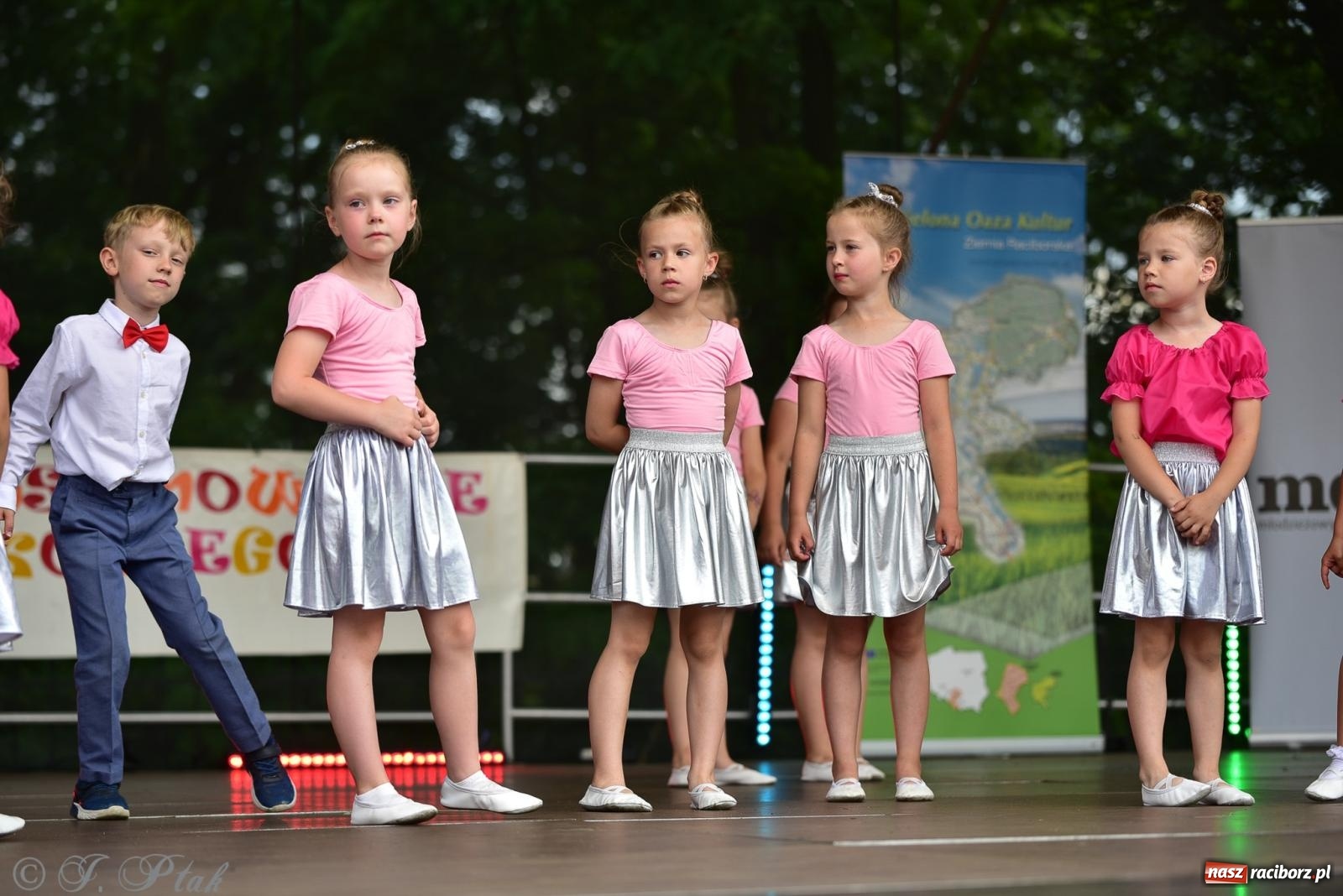 Zdjęcie w galerii na portalu naszraciborz.pl: Taneczne podsumowanie roku szkolnego na zamku w Raciborzu [FOTO i WIDEO] wiadomości z regionu