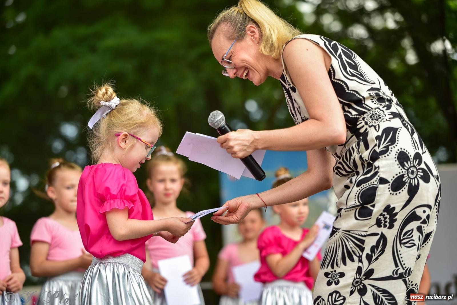 Zdjęcie w galerii na portalu naszraciborz.pl: Taneczne podsumowanie roku szkolnego na zamku w Raciborzu [FOTO i WIDEO] wiadomości z regionu