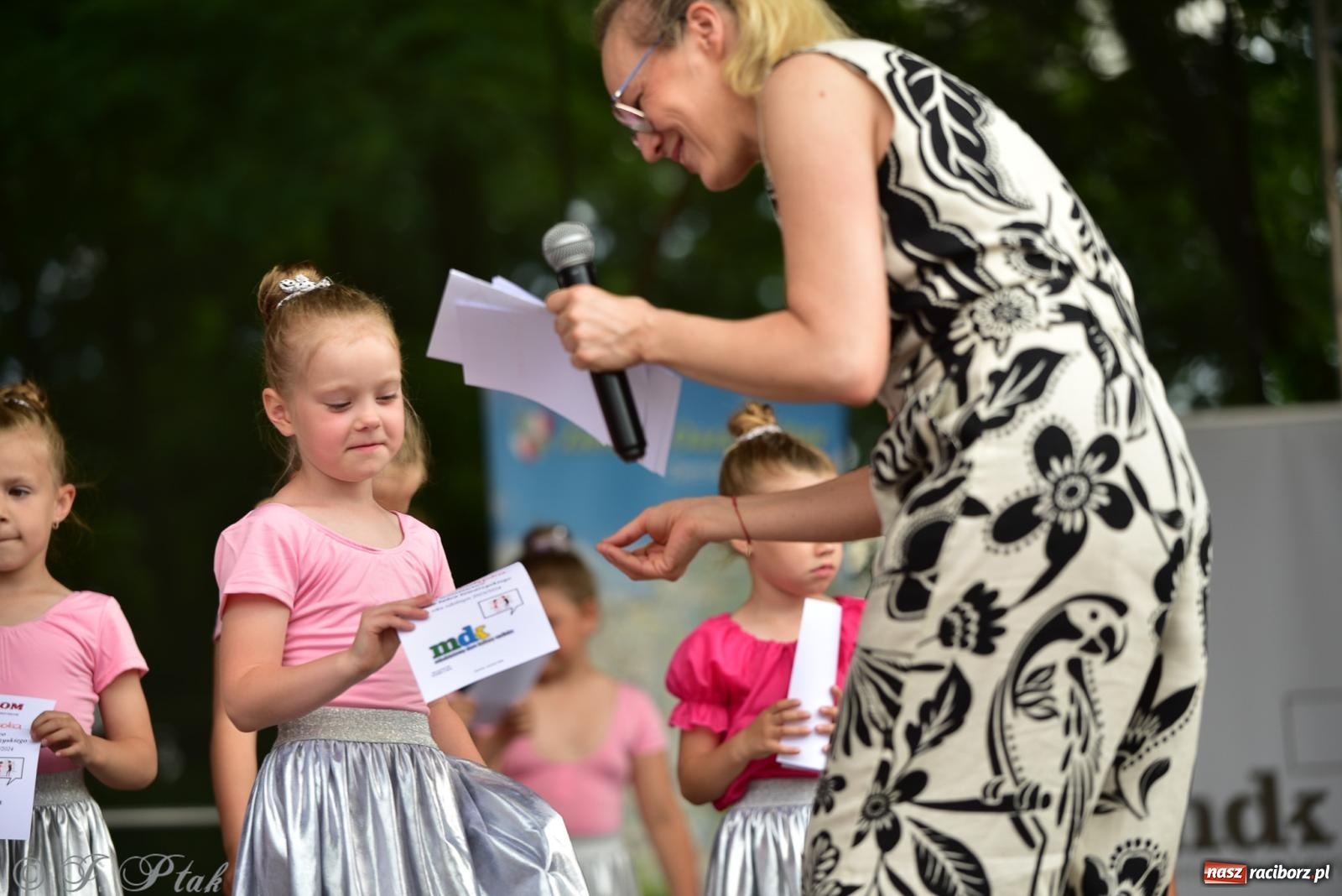 Zdjęcie w galerii na portalu naszraciborz.pl: Taneczne podsumowanie roku szkolnego na zamku w Raciborzu [FOTO i WIDEO] wiadomości z regionu