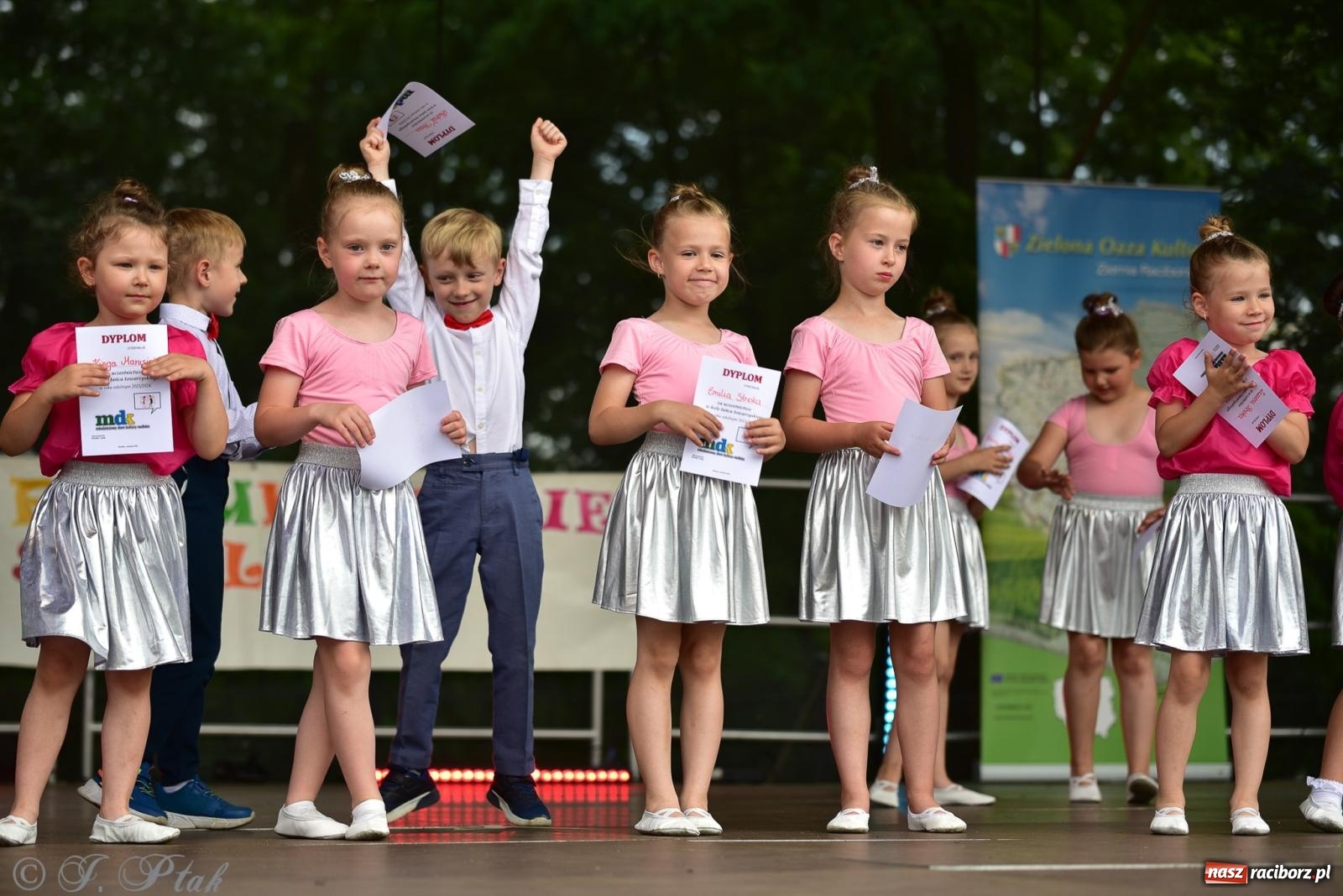 Zdjęcie w galerii na portalu naszraciborz.pl: Taneczne podsumowanie roku szkolnego na zamku w Raciborzu [FOTO i WIDEO] wiadomości z regionu