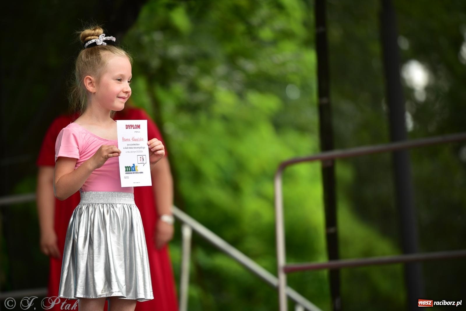 Zdjęcie w galerii na portalu naszraciborz.pl: Taneczne podsumowanie roku szkolnego na zamku w Raciborzu [FOTO i WIDEO] wiadomości z regionu