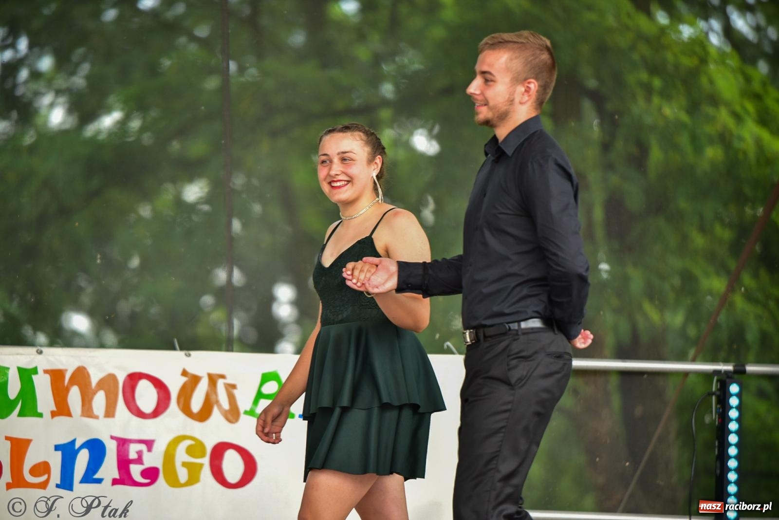 Zdjęcie w galerii na portalu naszraciborz.pl: Taneczne podsumowanie roku szkolnego na zamku w Raciborzu [FOTO i WIDEO] wiadomości z regionu