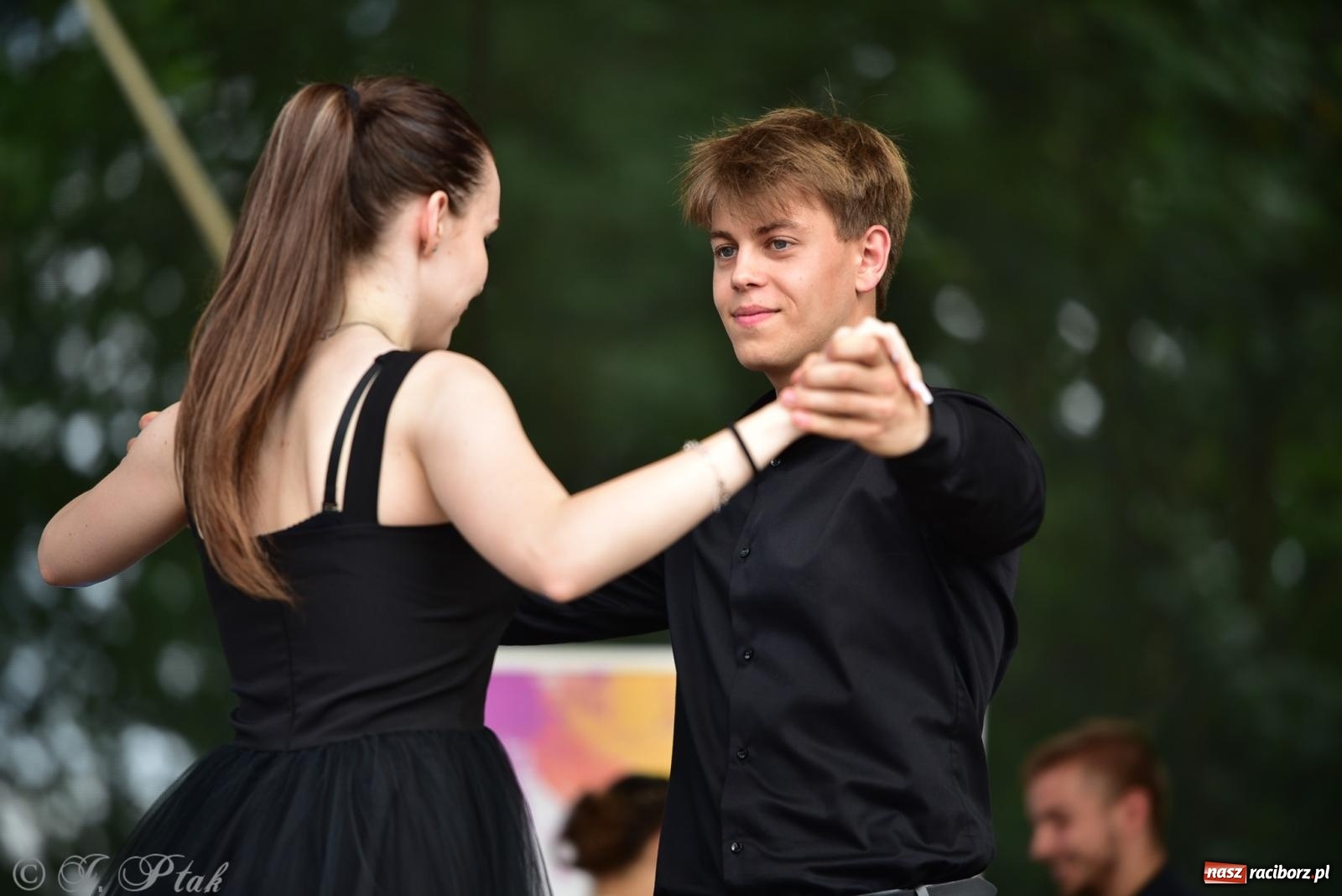 Zdjęcie w galerii na portalu naszraciborz.pl: Taneczne podsumowanie roku szkolnego na zamku w Raciborzu [FOTO i WIDEO] wiadomości z regionu