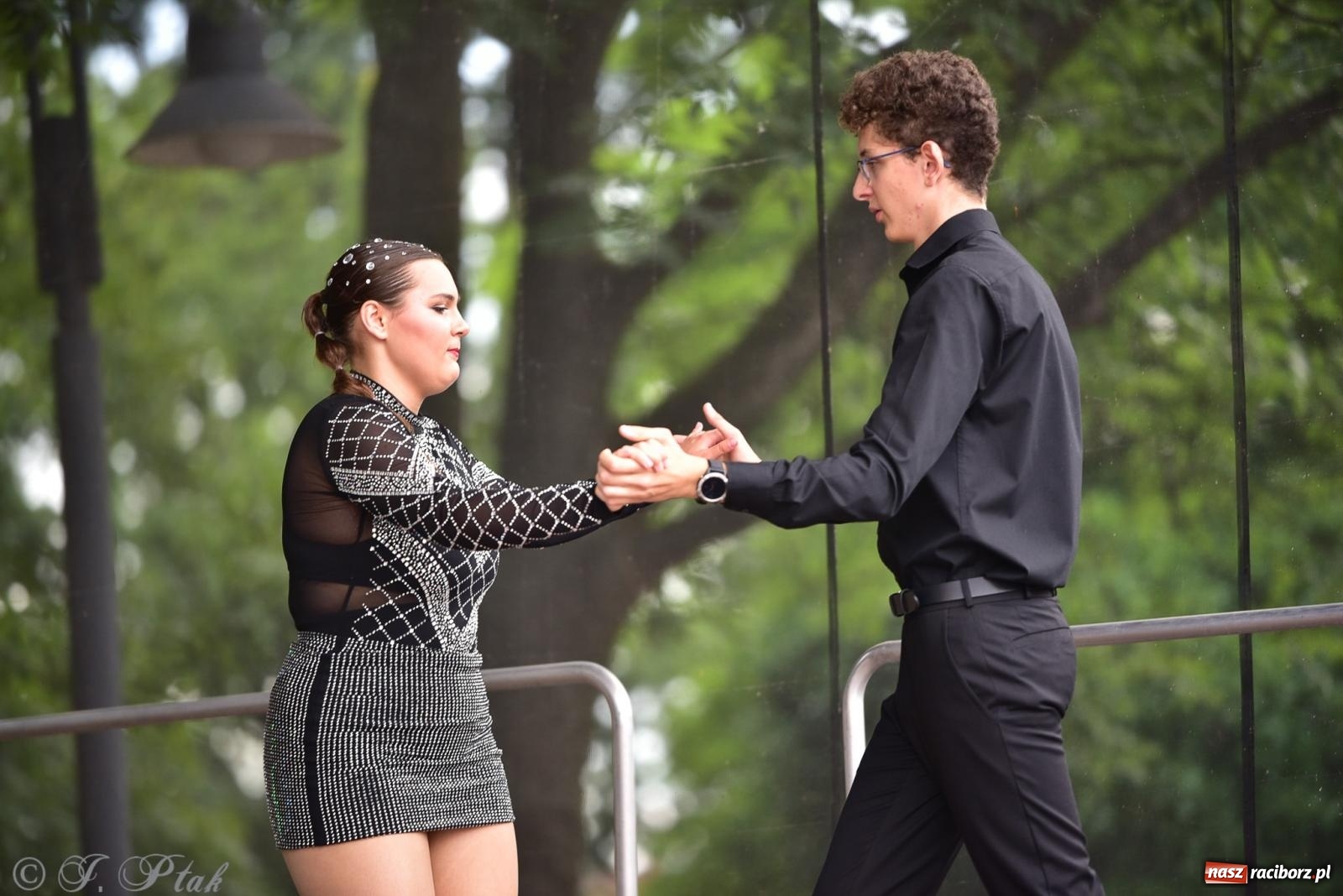 Zdjęcie w galerii na portalu naszraciborz.pl: Taneczne podsumowanie roku szkolnego na zamku w Raciborzu [FOTO i WIDEO] wiadomości z regionu