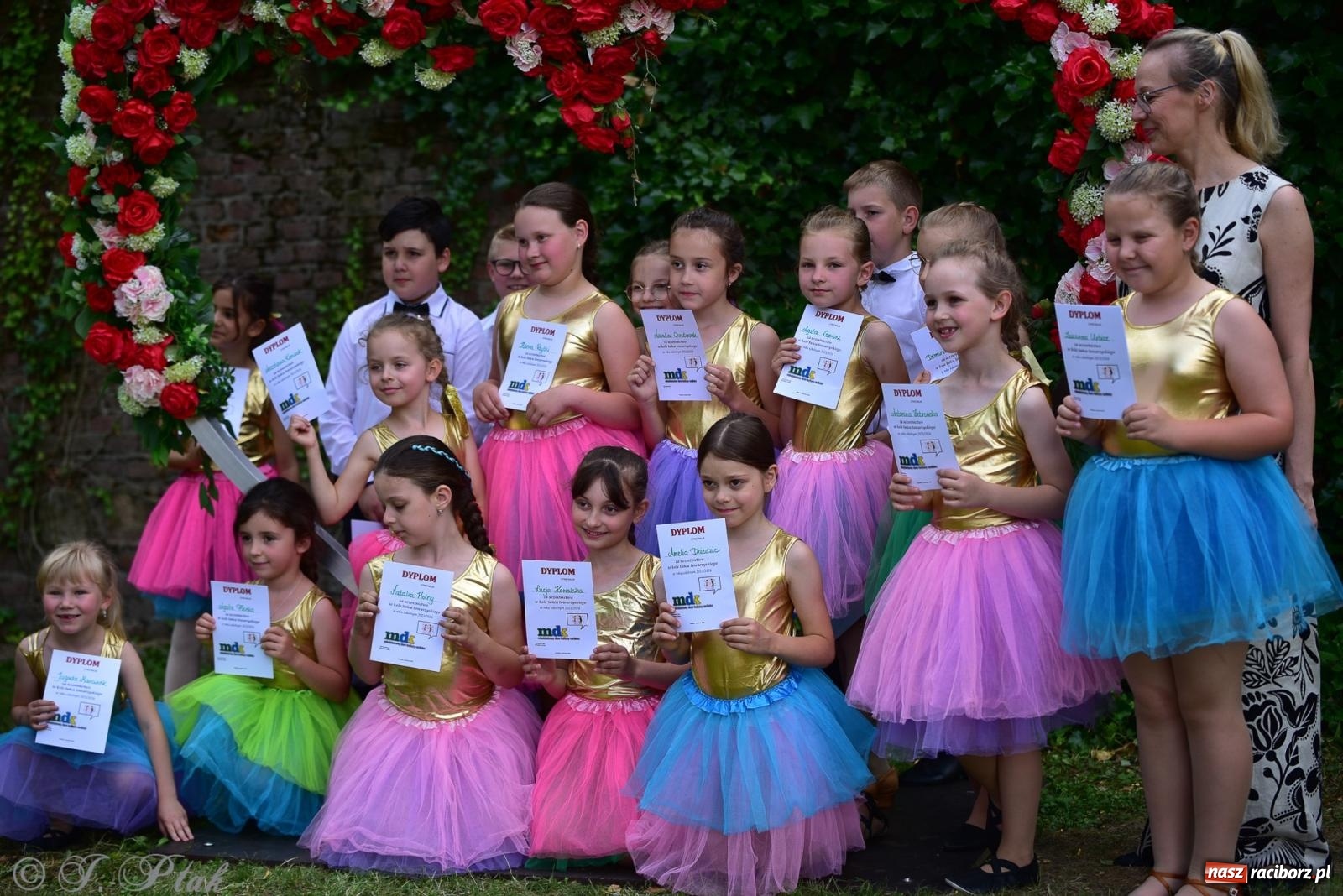 Zdjęcie w galerii na portalu naszraciborz.pl: Taneczne podsumowanie roku szkolnego na zamku w Raciborzu [FOTO i WIDEO] wiadomości z regionu