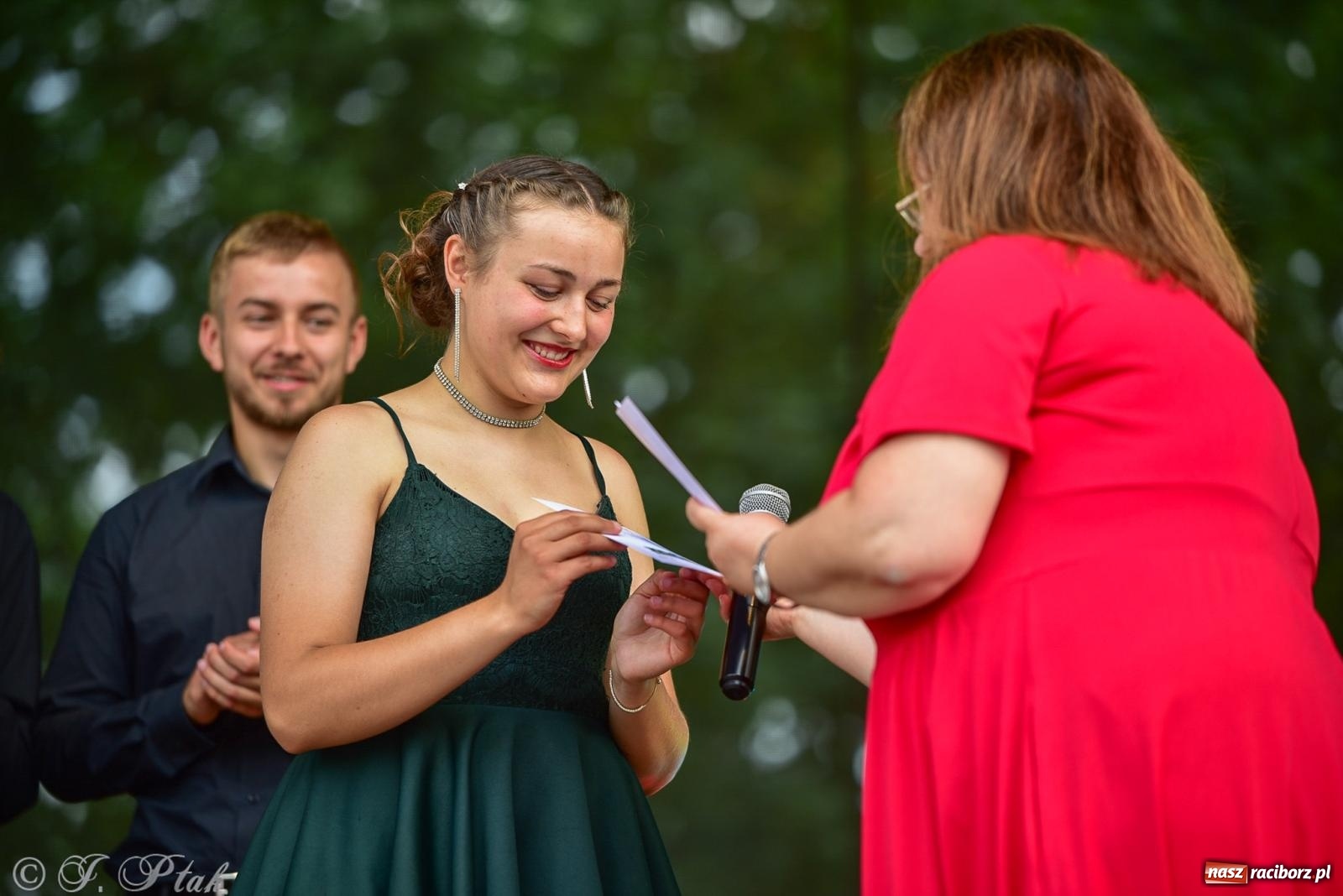 Zdjęcie w galerii na portalu naszraciborz.pl: Taneczne podsumowanie roku szkolnego na zamku w Raciborzu [FOTO i WIDEO] wiadomości z regionu