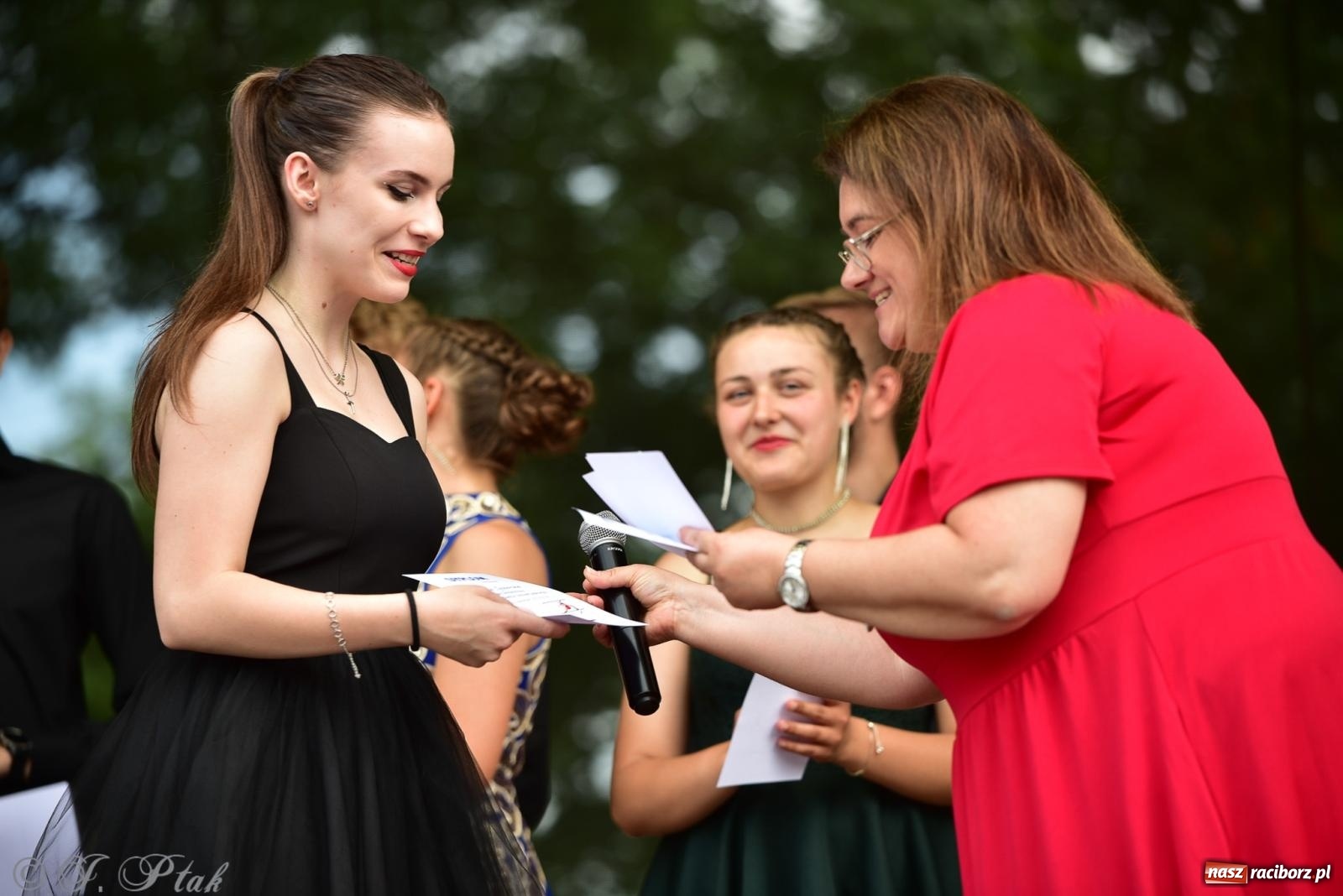 Zdjęcie w galerii na portalu naszraciborz.pl: Taneczne podsumowanie roku szkolnego na zamku w Raciborzu [FOTO i WIDEO] wiadomości z regionu