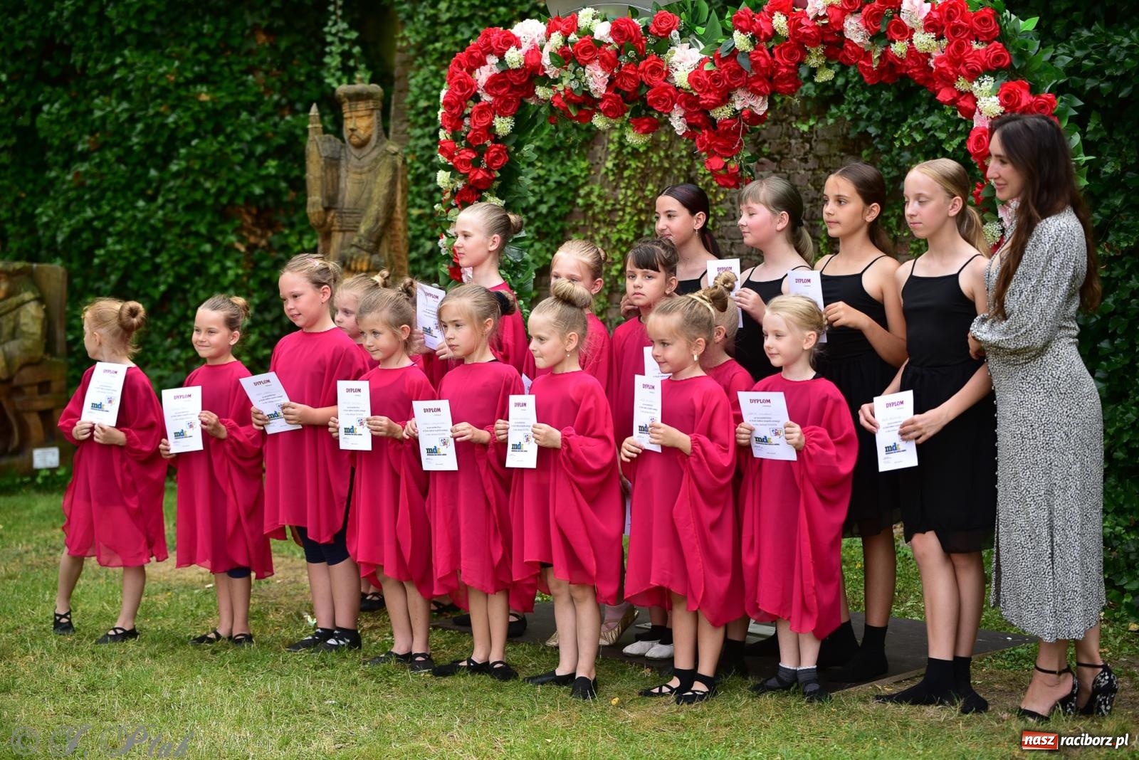 Zdjęcie w galerii na portalu naszraciborz.pl: Taneczne podsumowanie roku szkolnego na zamku w Raciborzu [FOTO i WIDEO] wiadomości z regionu