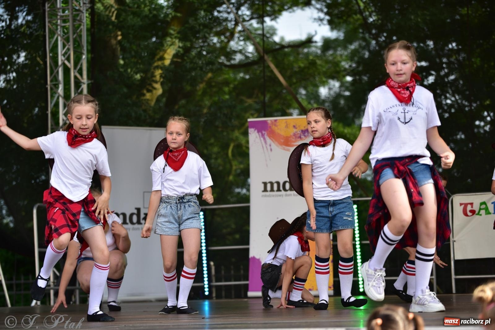 Zdjęcie w galerii na portalu naszraciborz.pl: Taneczne podsumowanie roku szkolnego na zamku w Raciborzu [FOTO i WIDEO] wiadomości z regionu