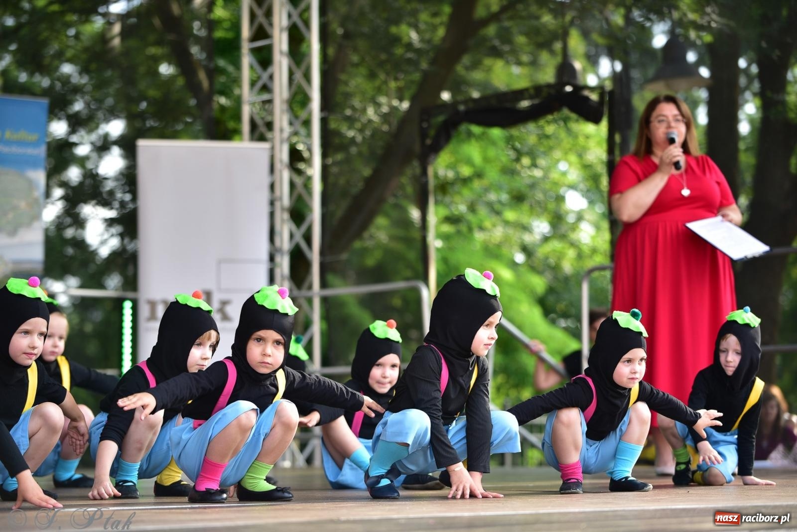 Zdjęcie w galerii na portalu naszraciborz.pl: Taneczne podsumowanie roku szkolnego na zamku w Raciborzu [FOTO i WIDEO] wiadomości z regionu