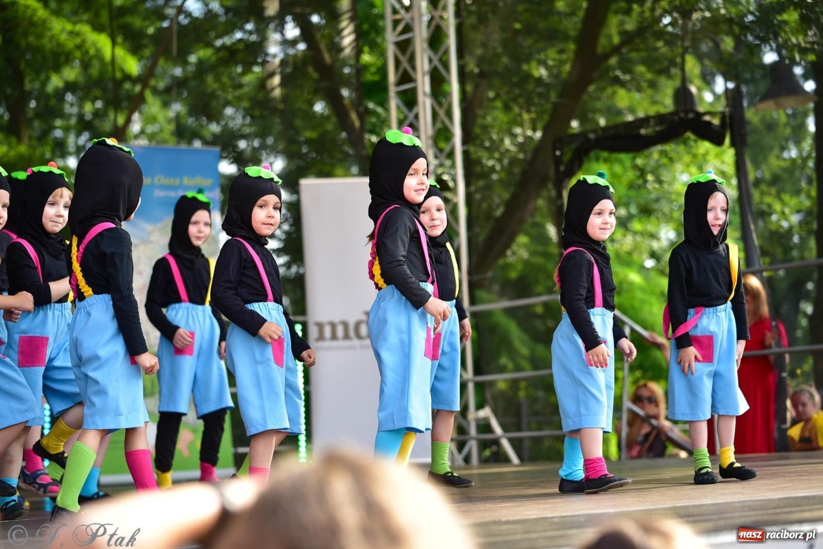 Zdjęcie w galerii na portalu naszraciborz.pl: Taneczne podsumowanie roku szkolnego na zamku w Raciborzu [FOTO i WIDEO] wiadomości z regionu