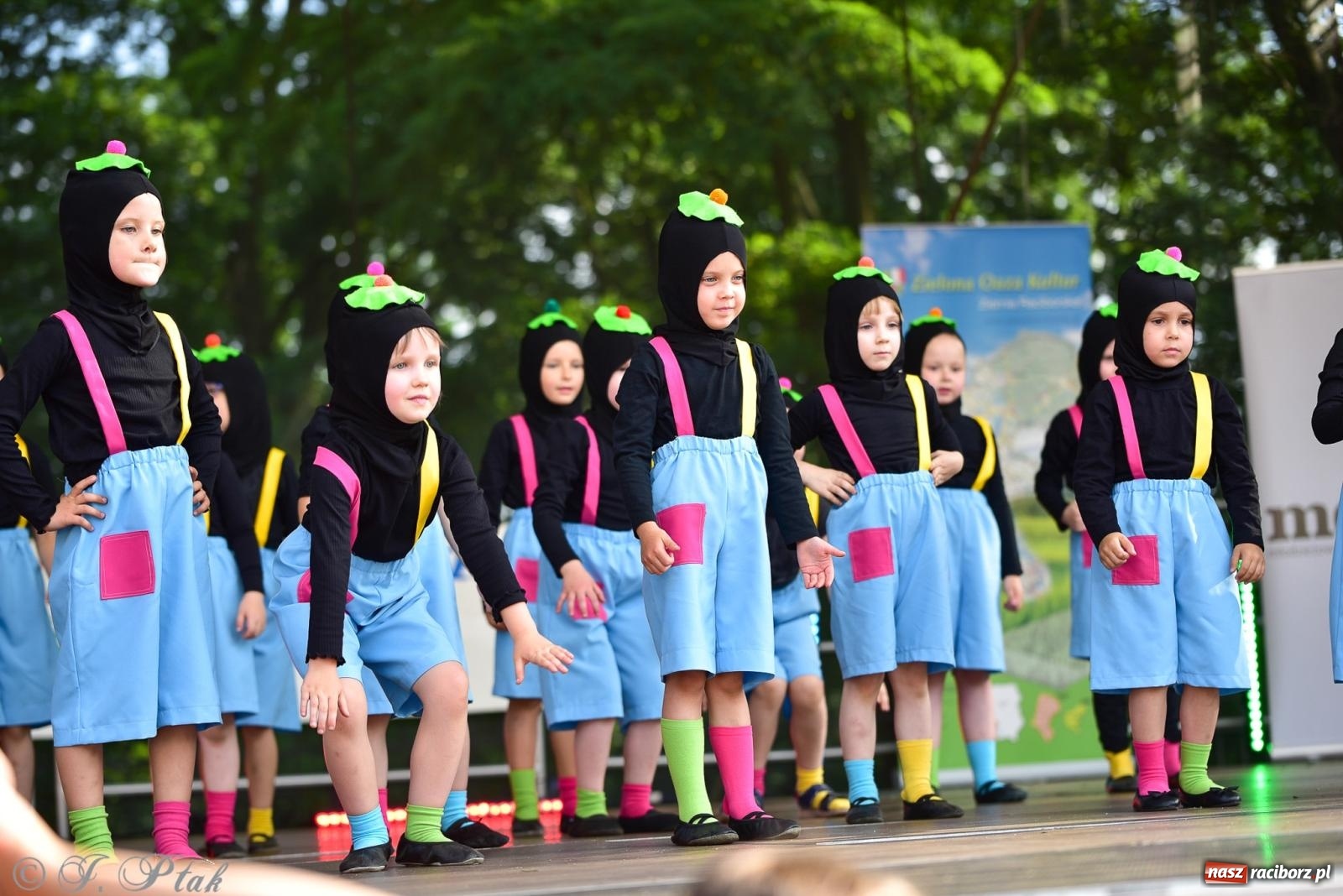 Zdjęcie w galerii na portalu naszraciborz.pl: Taneczne podsumowanie roku szkolnego na zamku w Raciborzu [FOTO i WIDEO] wiadomości z regionu
