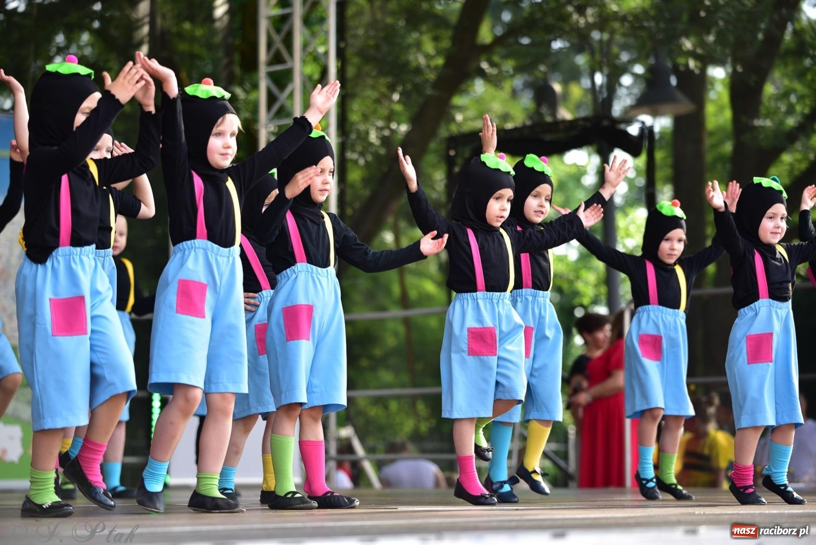 Zdjęcie w galerii na portalu naszraciborz.pl: Taneczne podsumowanie roku szkolnego na zamku w Raciborzu [FOTO i WIDEO] wiadomości z regionu
