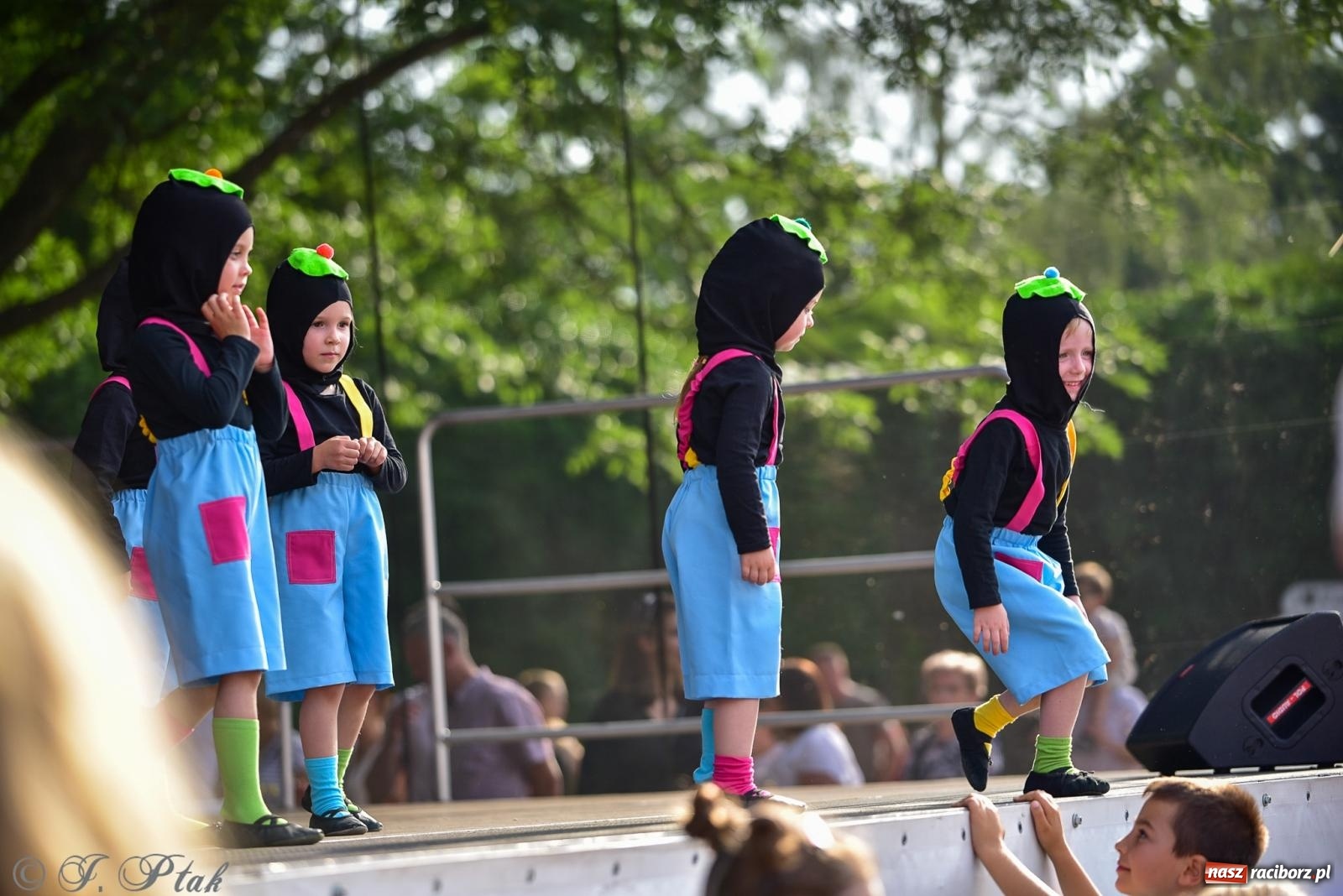 Zdjęcie w galerii na portalu naszraciborz.pl: Taneczne podsumowanie roku szkolnego na zamku w Raciborzu [FOTO i WIDEO] wiadomości z regionu