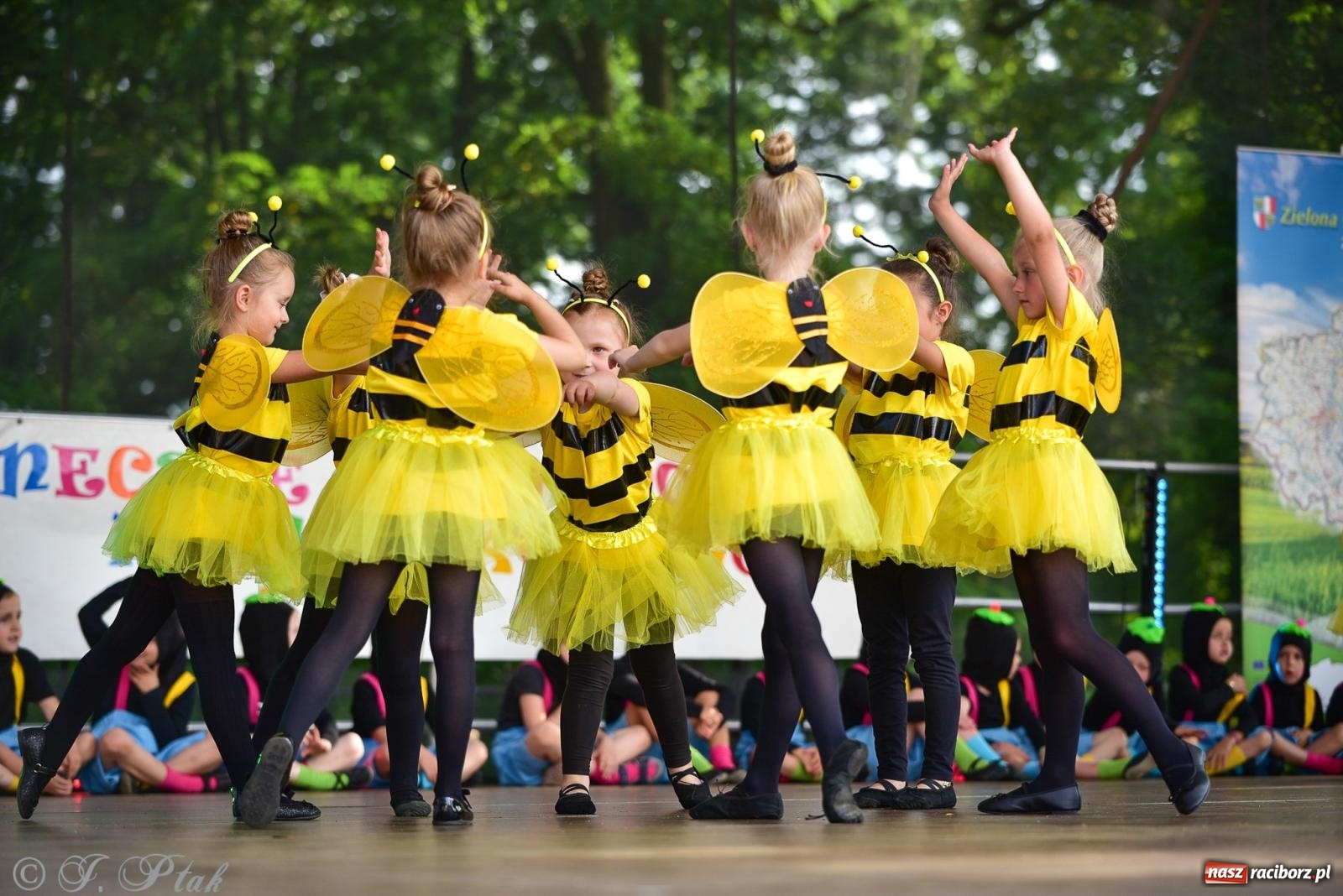 Zdjęcie w galerii na portalu naszraciborz.pl: Taneczne podsumowanie roku szkolnego na zamku w Raciborzu [FOTO i WIDEO] wiadomości z regionu
