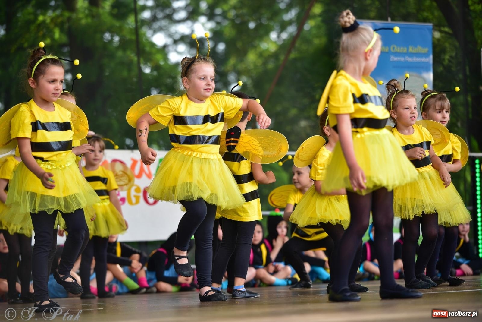 Zdjęcie w galerii na portalu naszraciborz.pl: Taneczne podsumowanie roku szkolnego na zamku w Raciborzu [FOTO i WIDEO] wiadomości z regionu
