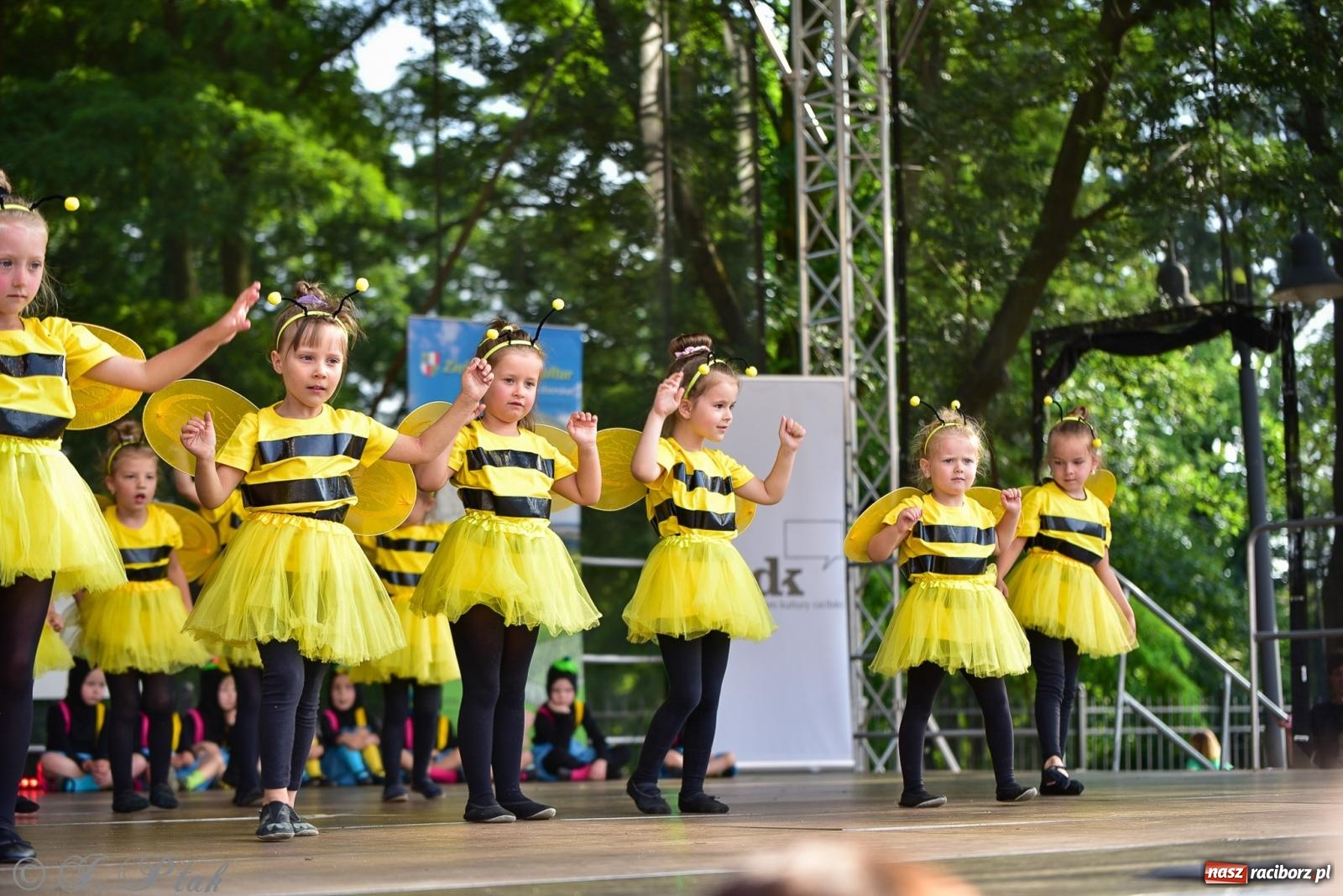 Zdjęcie w galerii na portalu naszraciborz.pl: Taneczne podsumowanie roku szkolnego na zamku w Raciborzu [FOTO i WIDEO] wiadomości z regionu