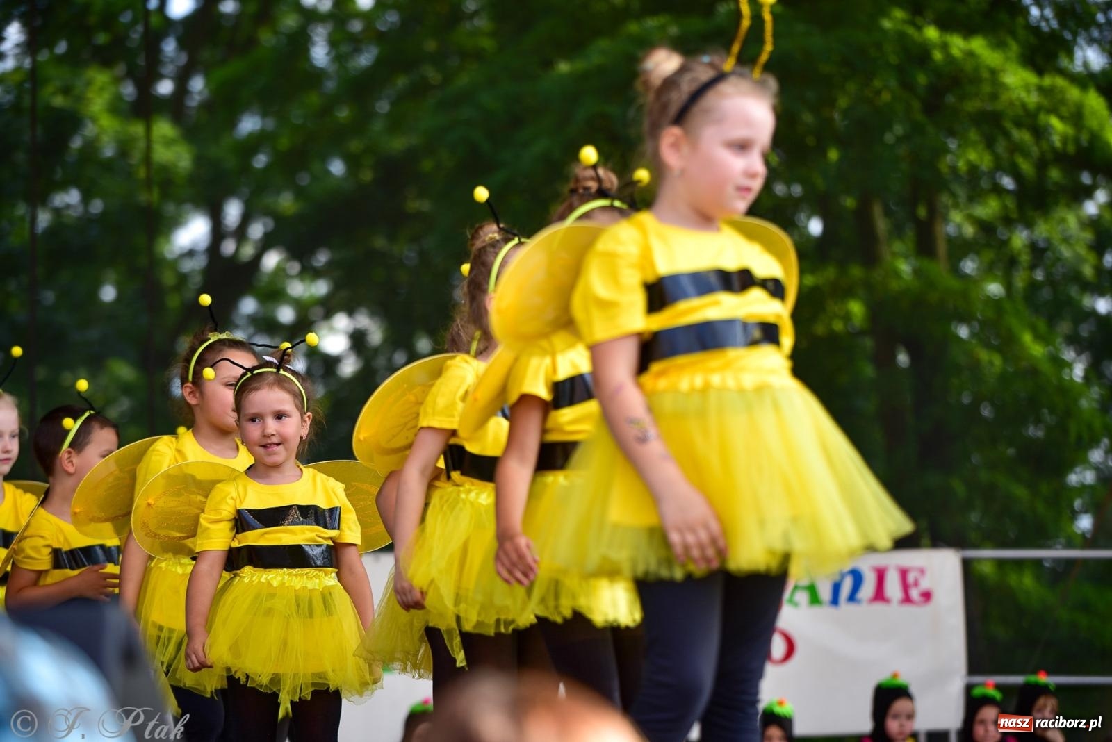 Zdjęcie w galerii na portalu naszraciborz.pl: Taneczne podsumowanie roku szkolnego na zamku w Raciborzu [FOTO i WIDEO] wiadomości z regionu