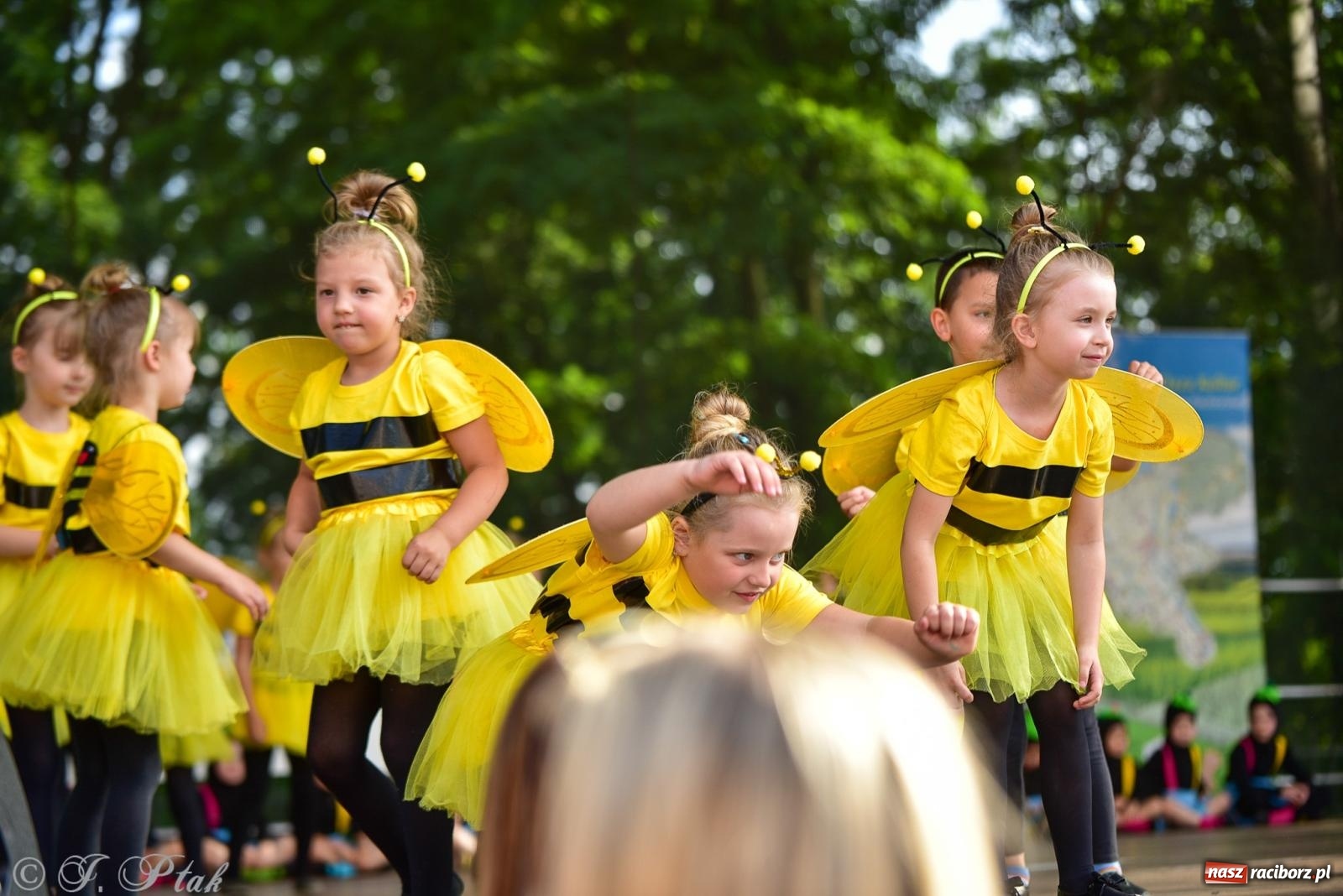 Zdjęcie w galerii na portalu naszraciborz.pl: Taneczne podsumowanie roku szkolnego na zamku w Raciborzu [FOTO i WIDEO] wiadomości z regionu