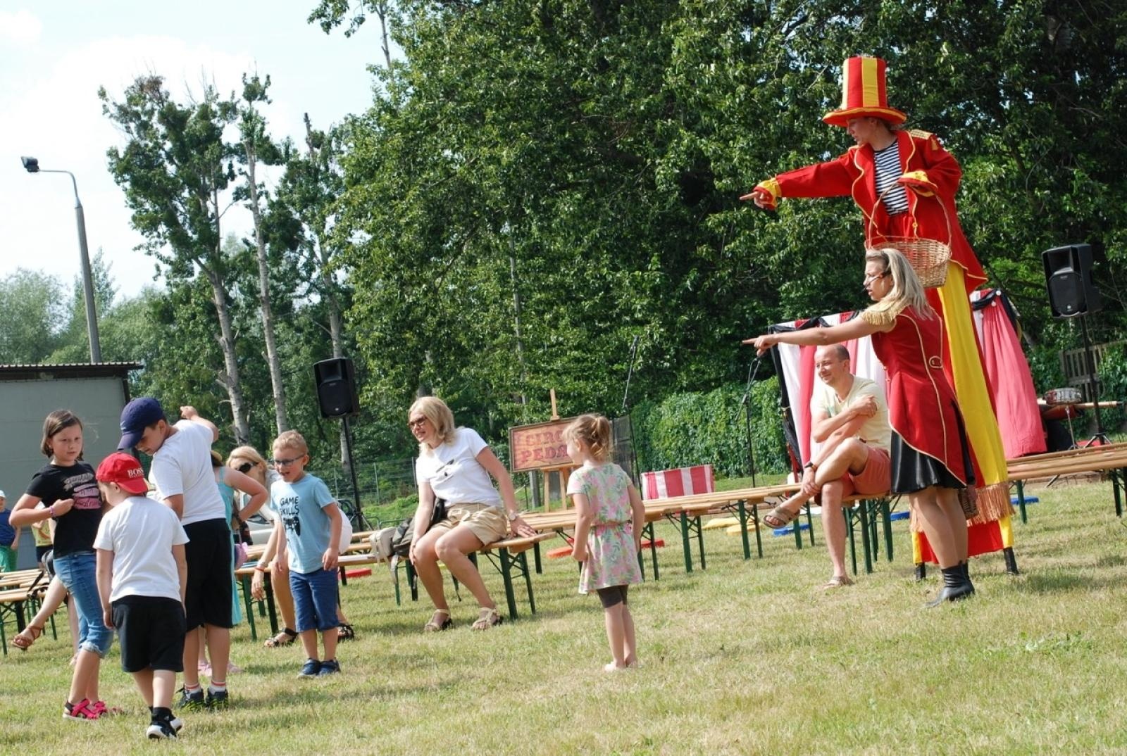 Zdjęcie w galerii na portalu naszraciborz.pl: Moc radości na pikniku z okazji Dnia Dziecka w Nędzy [FOTO] wiadomości z regionu
