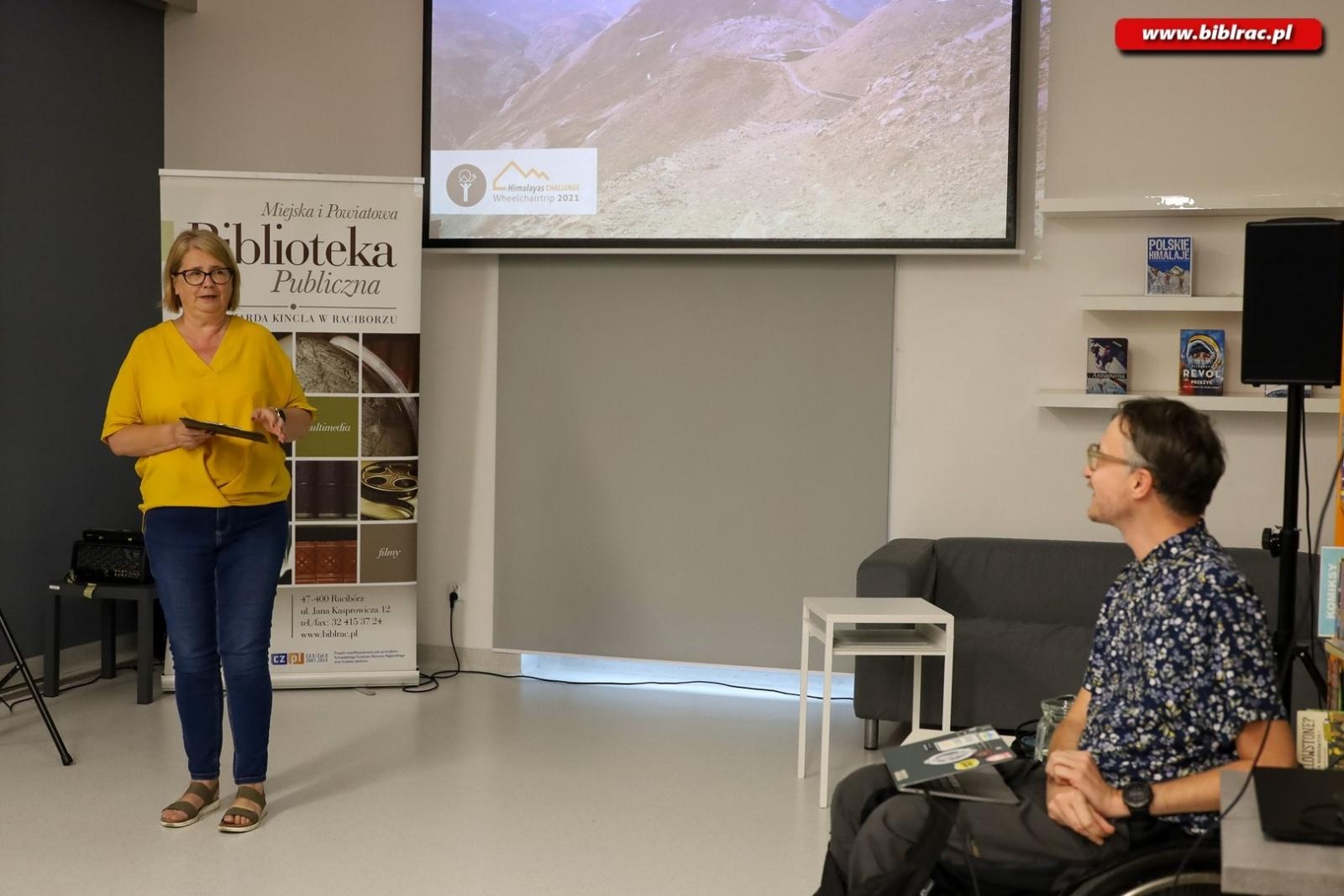 Zdjęcie w galerii na portalu naszraciborz.pl: Bariery są tylko w głowie – Michał Woroch w Bibliotece wiadomości z regionu