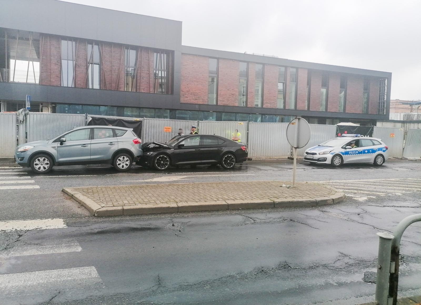 Zdjęcie w galerii na portalu naszraciborz.pl: Skoda wjechała w tył forda. Sprawa trafi do sądu [FOTO] wiadomości z regionu