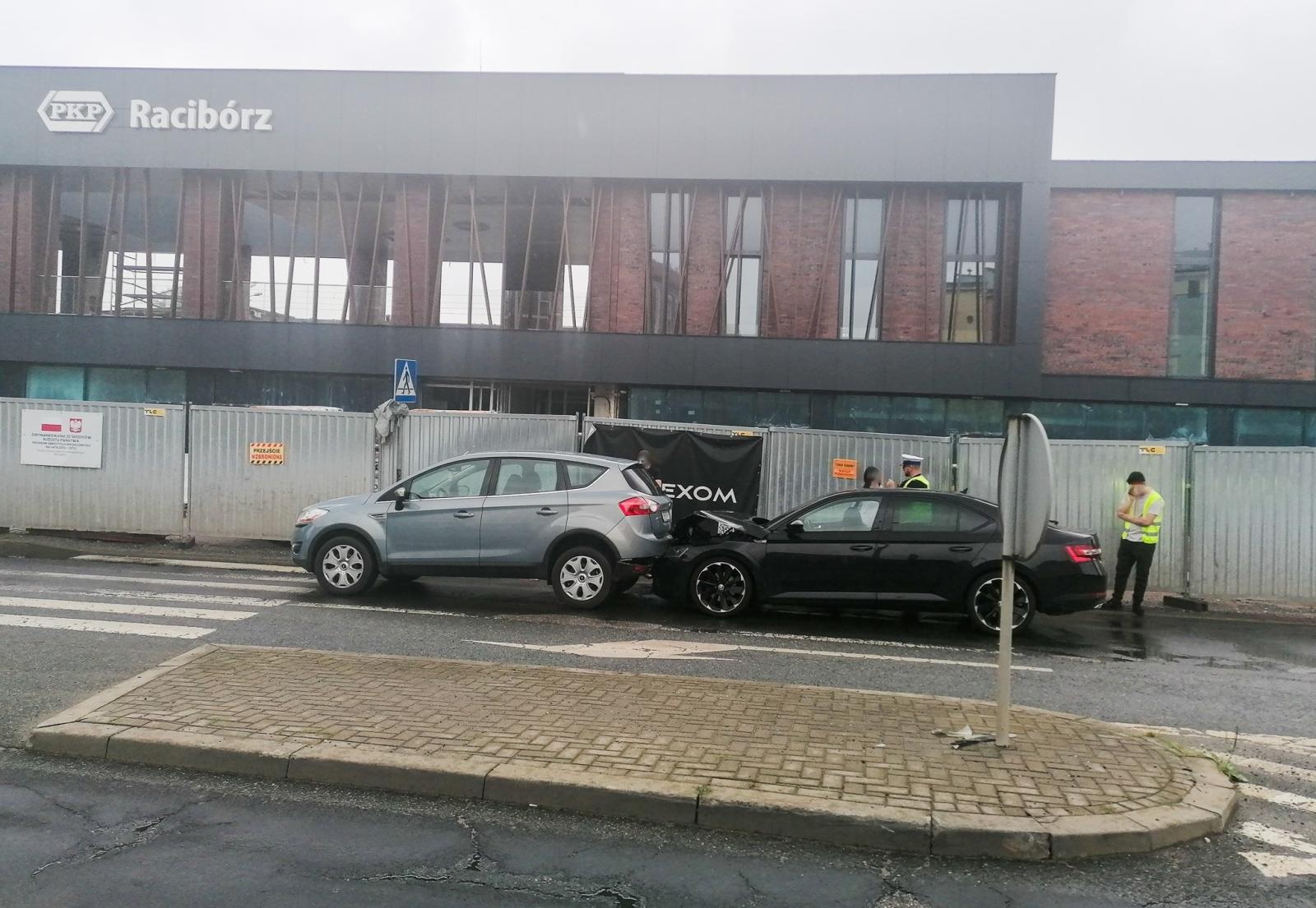 Zdjęcie w galerii na portalu naszraciborz.pl: Skoda wjechała w tył forda. Sprawa trafi do sądu [FOTO] wiadomości z regionu