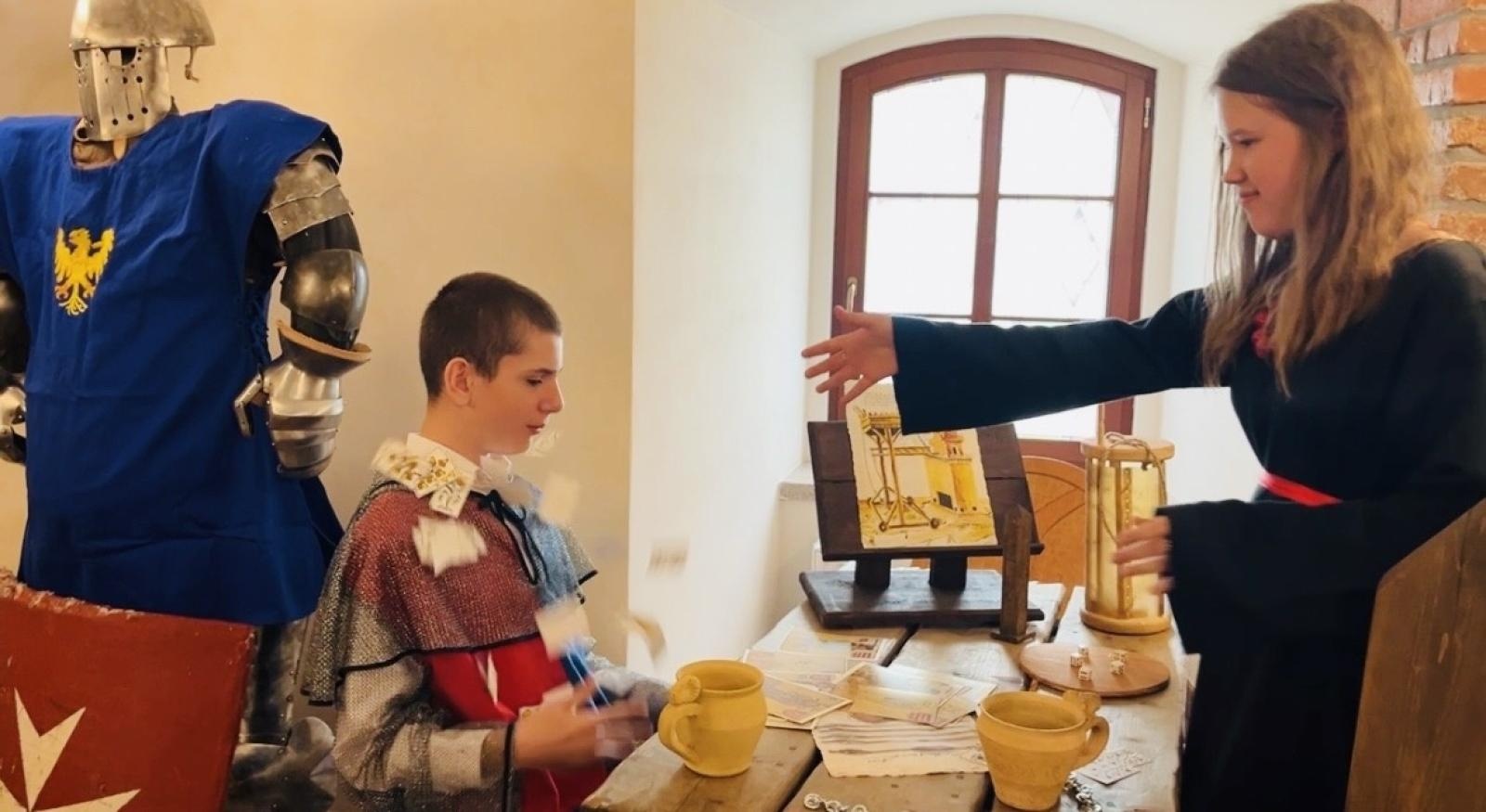 Zdjęcie w galerii na portalu naszraciborz.pl: Strażnicy pieczęci raciborskiego zamku wiadomości z regionu