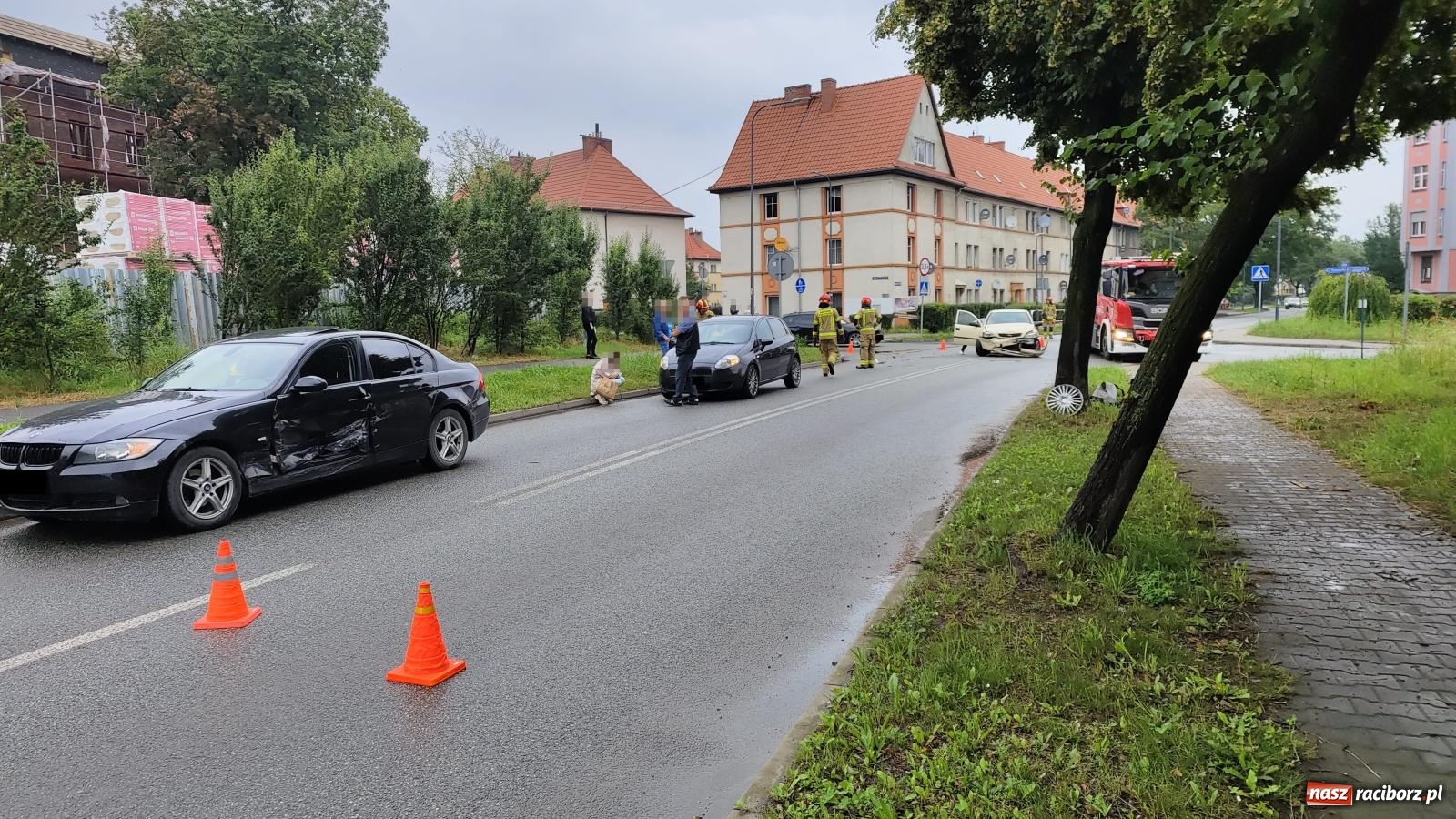 Zdjęcie w galerii na portalu naszraciborz.pl: Opel i BWM zderzyły się na skrzyżowaniu Kościuszki-Eichendorffa [FOTO] wiadomości z regionu