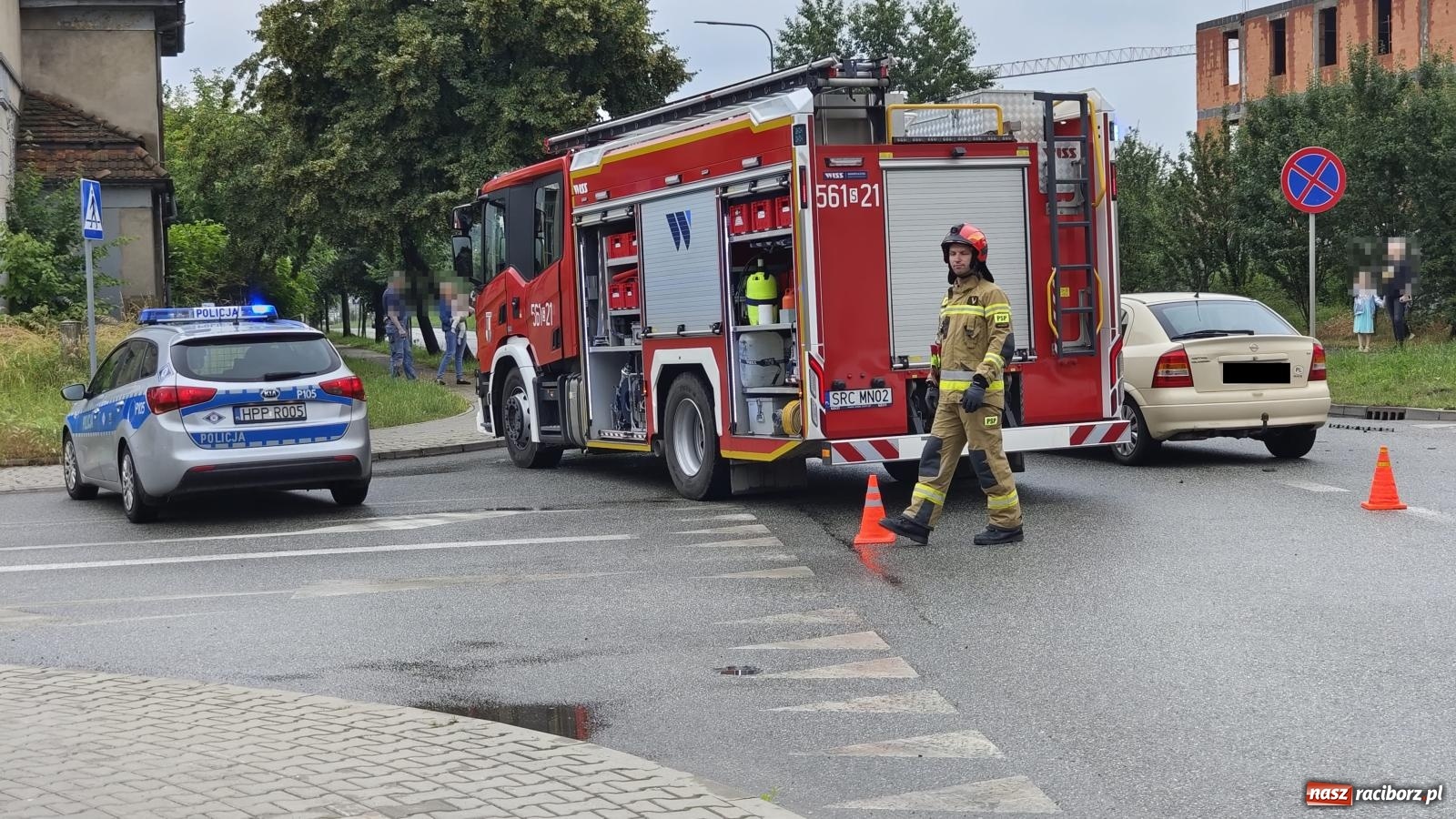 Zdjęcie w galerii na portalu naszraciborz.pl: Opel i BWM zderzyły się na skrzyżowaniu Kościuszki-Eichendorffa [FOTO] wiadomości z regionu