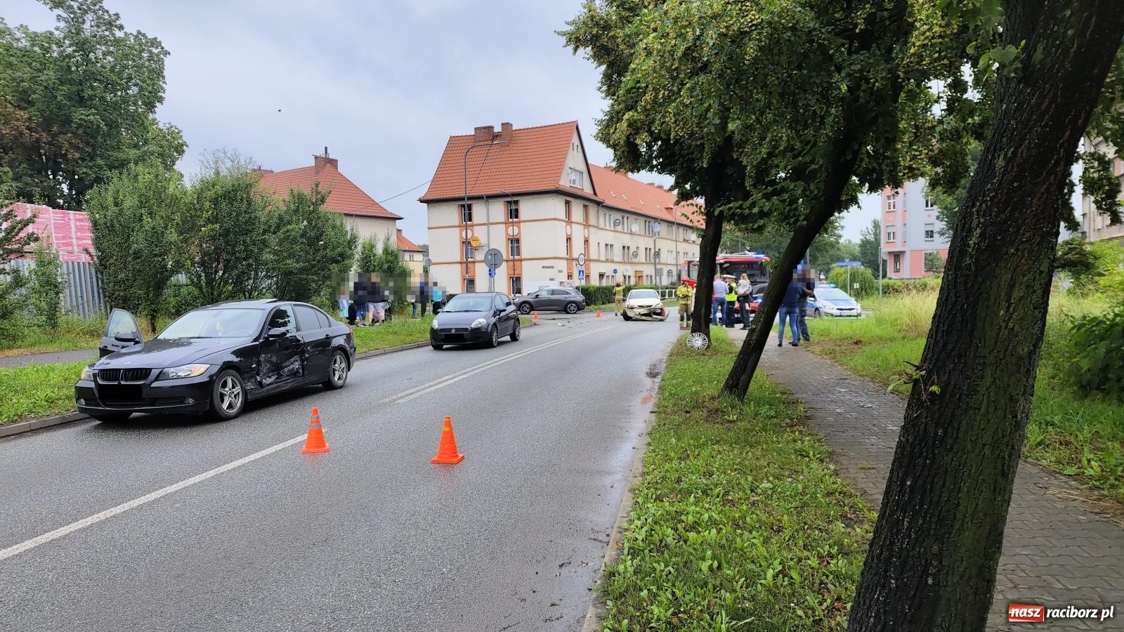 Zdjęcie w galerii na portalu naszraciborz.pl: Opel i BWM zderzyły się na skrzyżowaniu Kościuszki-Eichendorffa [FOTO] wiadomości z regionu