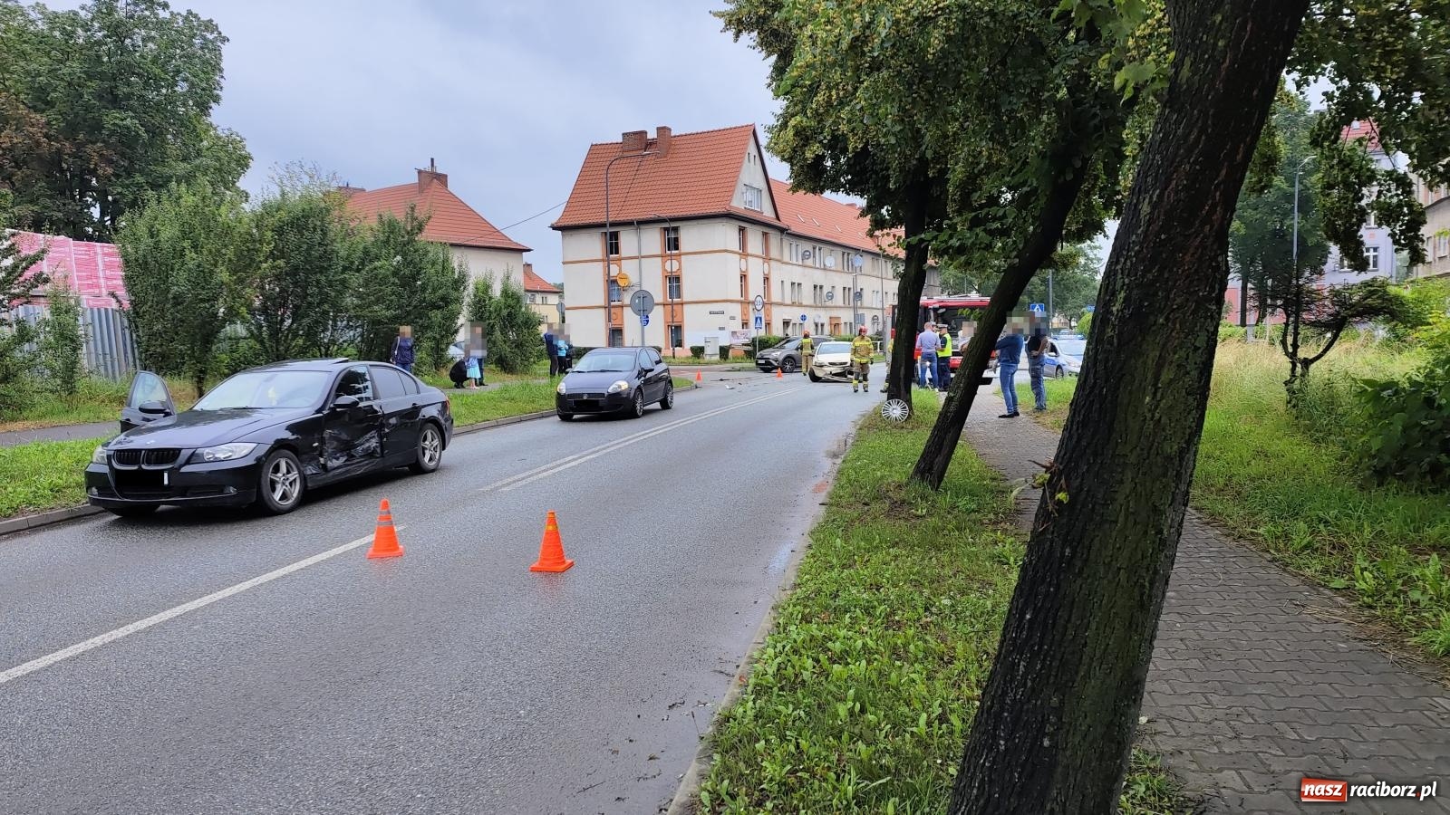 Zdjęcie w galerii na portalu naszraciborz.pl: Opel i BWM zderzyły się na skrzyżowaniu Kościuszki-Eichendorffa [FOTO] wiadomości z regionu