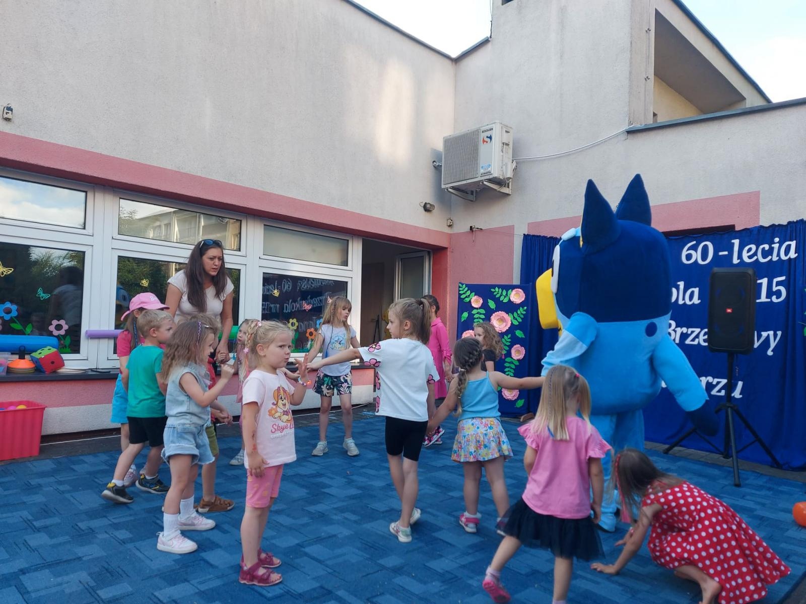 Zdjęcie w galerii na portalu naszraciborz.pl: Festyn rodzinny w Przedszkolu nr 15 w Raciborzu wiadomości z regionu