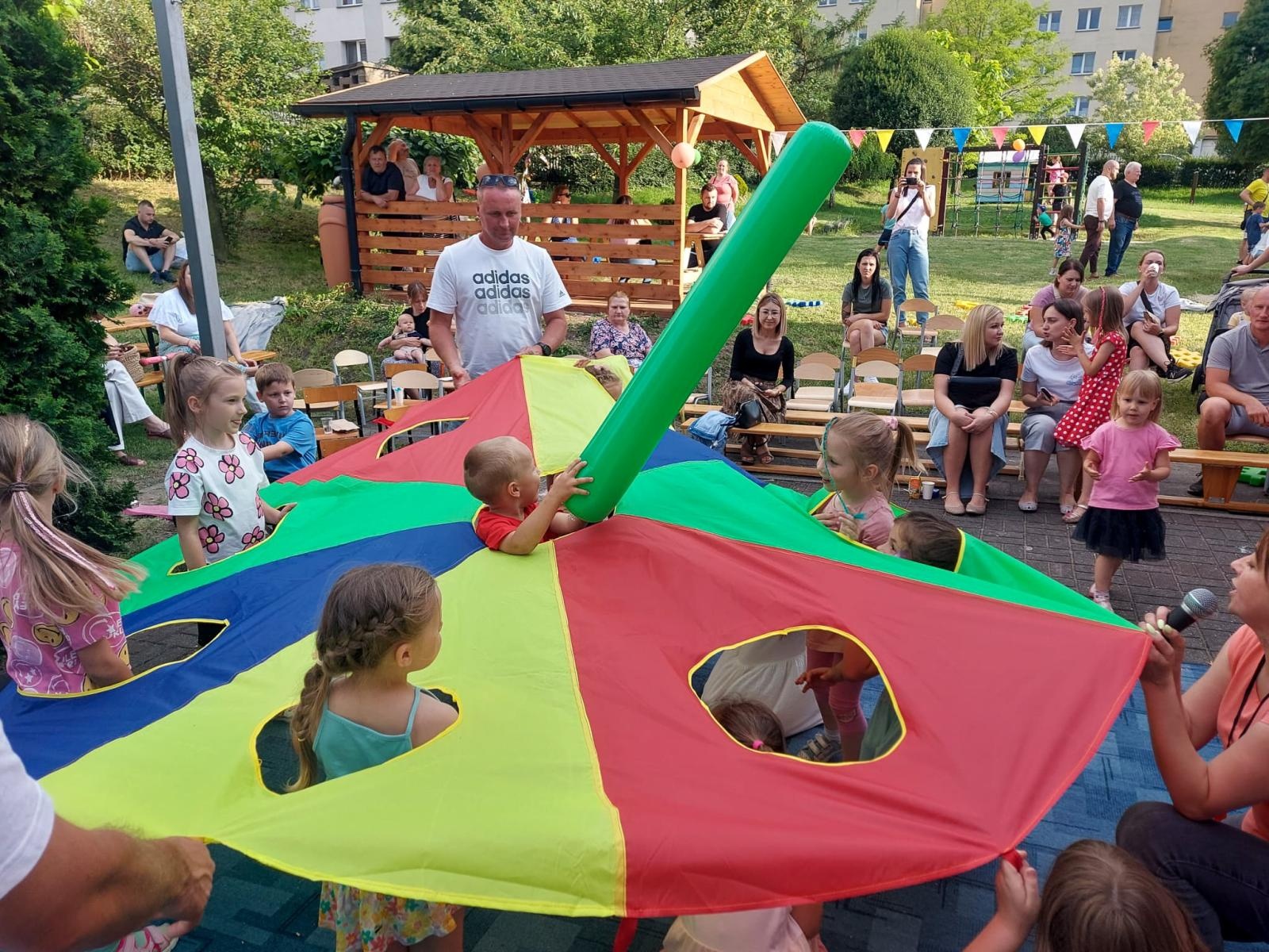 Zdjęcie w galerii na portalu naszraciborz.pl: Festyn rodzinny w Przedszkolu nr 15 w Raciborzu wiadomości z regionu