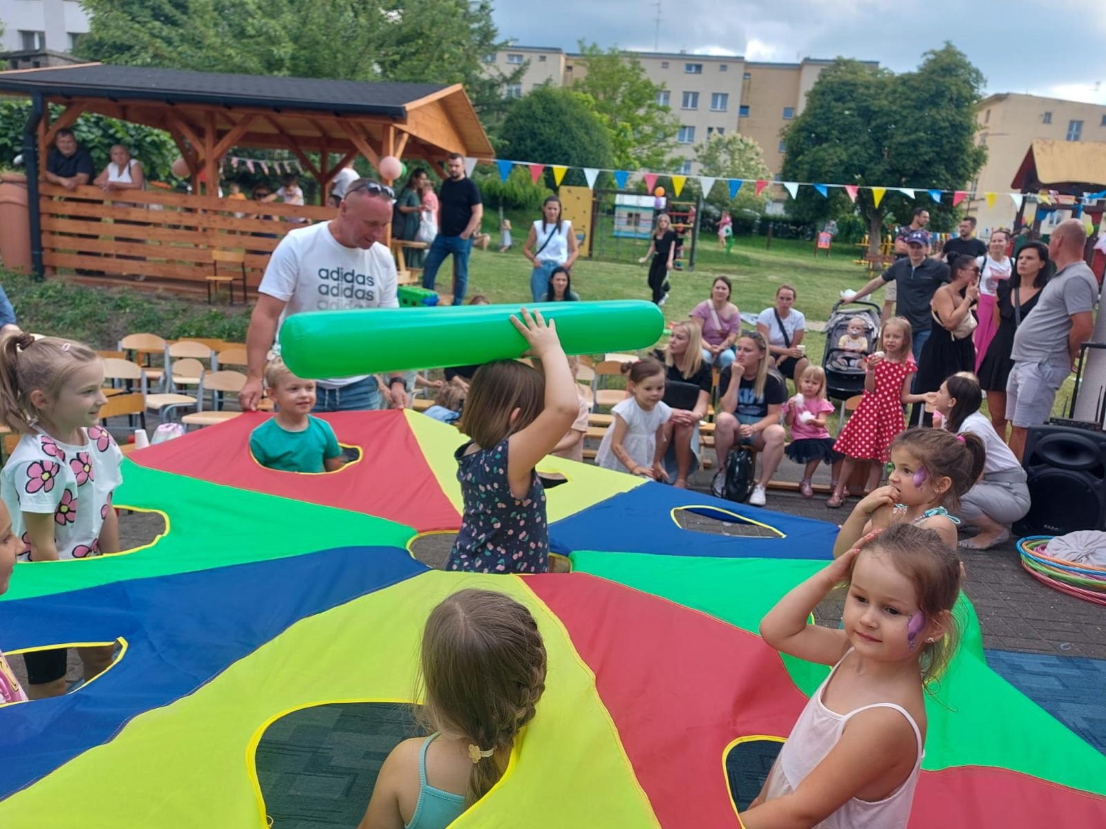 Zdjęcie w galerii na portalu naszraciborz.pl: Festyn rodzinny w Przedszkolu nr 15 w Raciborzu wiadomości z regionu