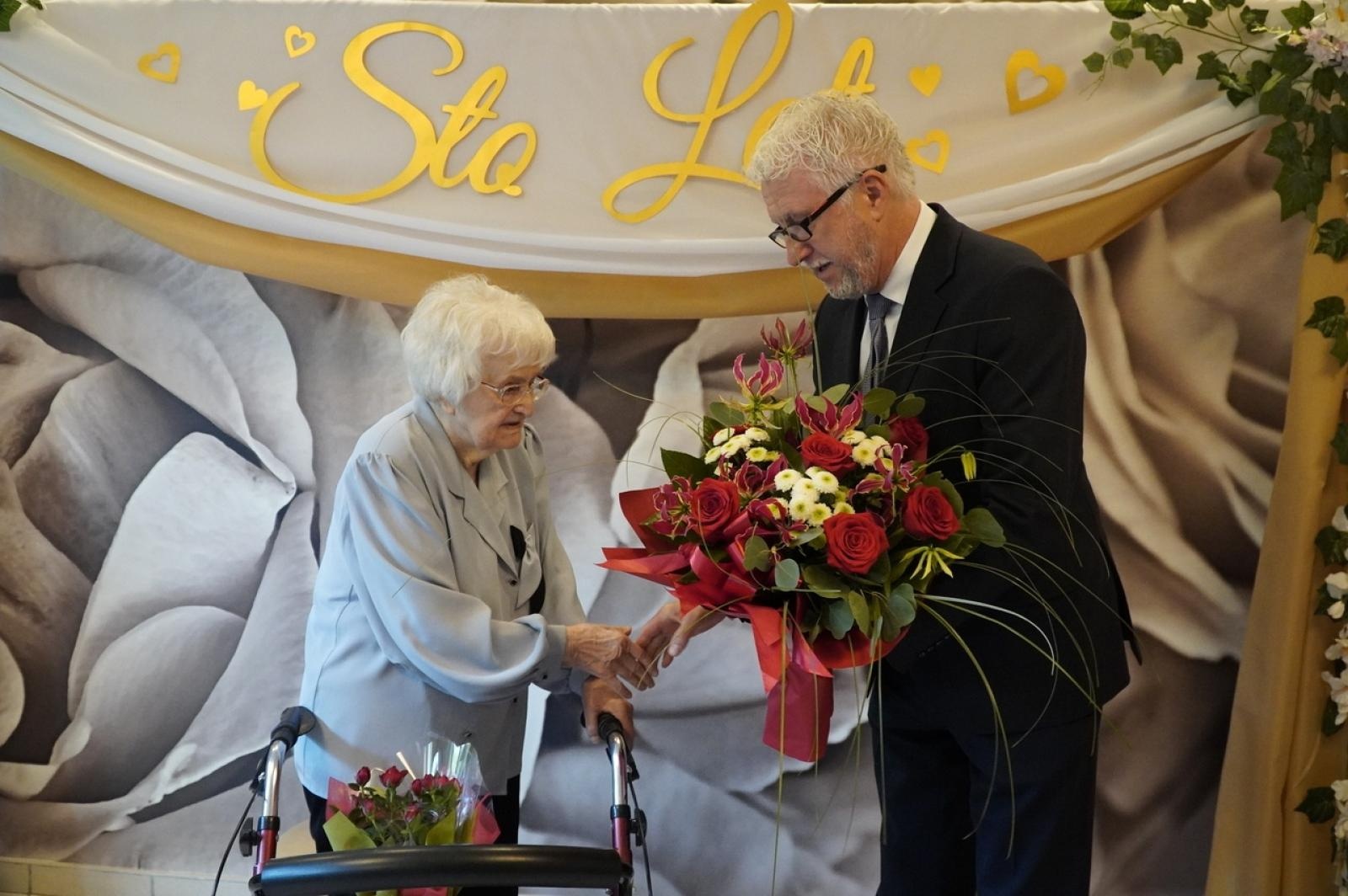 Zdjęcie w galerii na portalu naszraciborz.pl: Maria Obuchowska ukończyła sto lat. Obsługiwała sekretariat prezydenta wiadomości z regionu