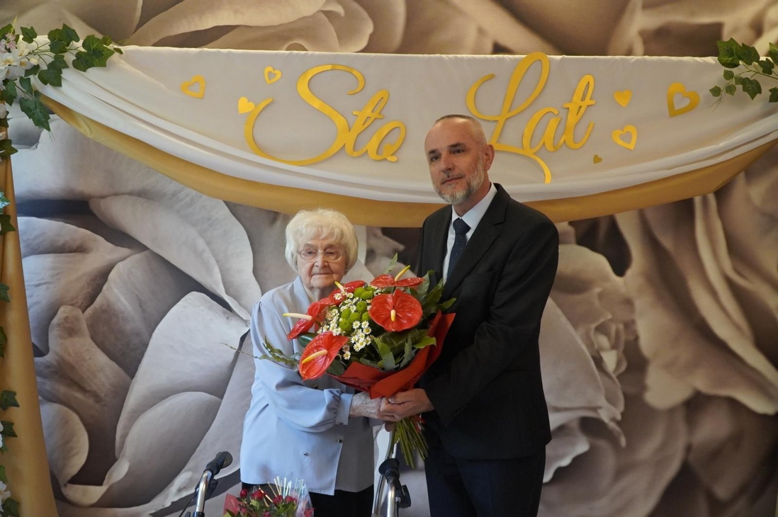 Zdjęcie w galerii na portalu naszraciborz.pl: Maria Obuchowska ukończyła sto lat. Obsługiwała sekretariat prezydenta wiadomości z regionu