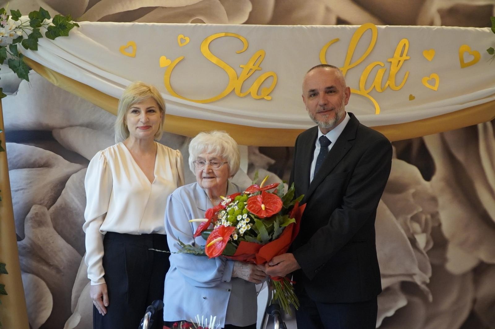 Zdjęcie w galerii na portalu naszraciborz.pl: Maria Obuchowska ukończyła sto lat. Obsługiwała sekretariat prezydenta wiadomości z regionu