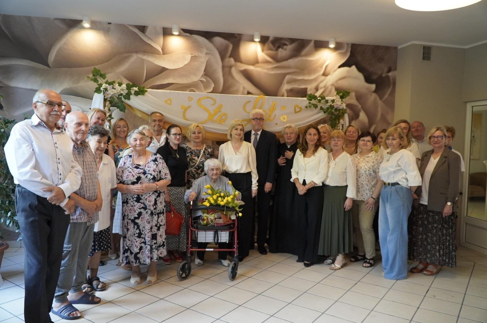 Zdjęcie w galerii na portalu naszraciborz.pl: Maria Obuchowska ukończyła sto lat. Obsługiwała sekretariat prezydenta wiadomości z regionu