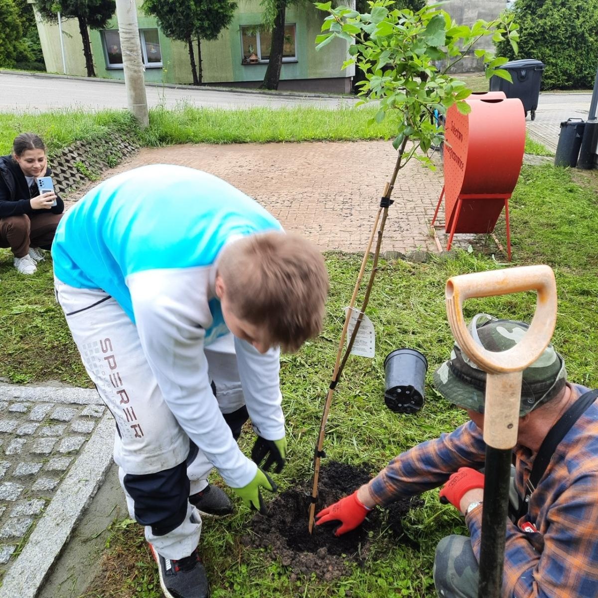 Zdjęcie w galerii na portalu naszraciborz.pl: Krzyż pokutny z Grzegorzowic już w nowym miejscu wiadomości z regionu