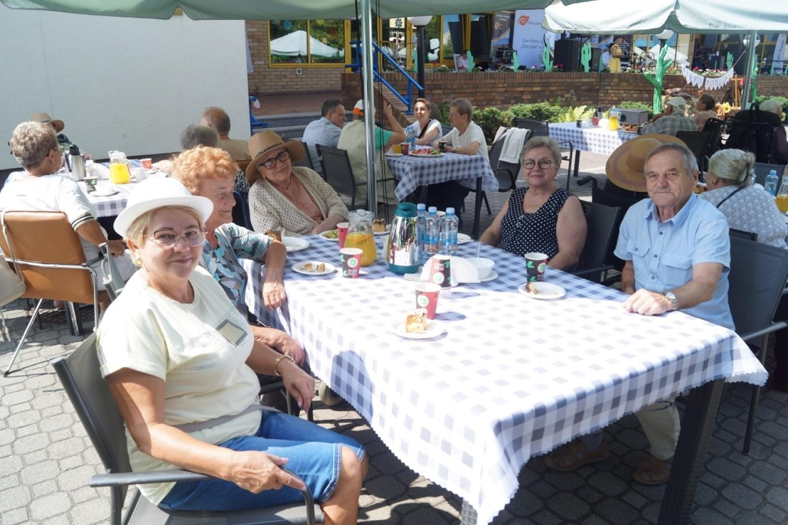 Zdjęcie w galerii na portalu naszraciborz.pl: Festyn Rodzinny w Domu Pomocy Społecznej Złota Jesień wiadomości z regionu