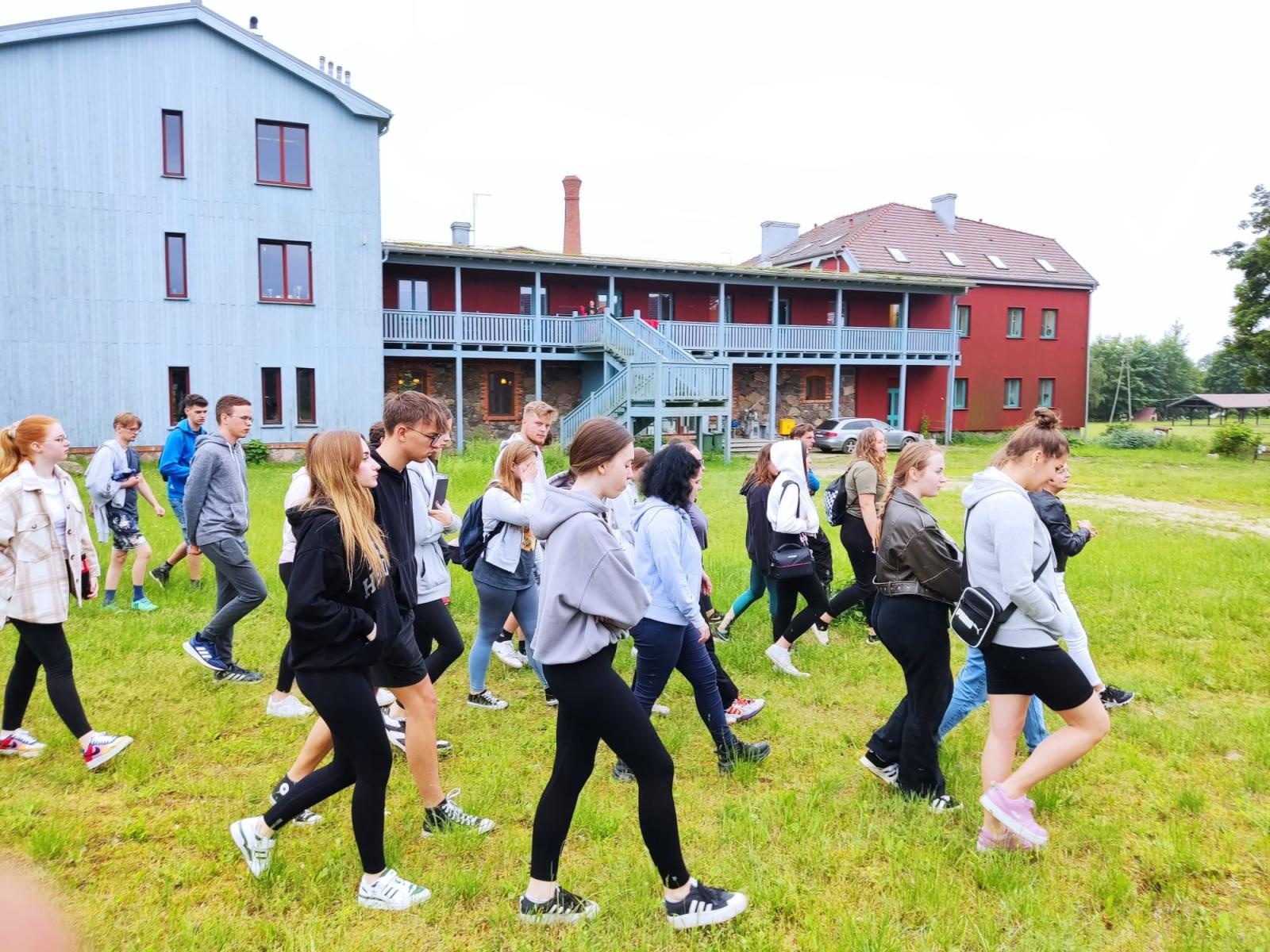 Zdjęcie w galerii na portalu naszraciborz.pl: Studenci Architektury ponownie na warsztatach ArchitEKO w Juchowie wiadomości z regionu