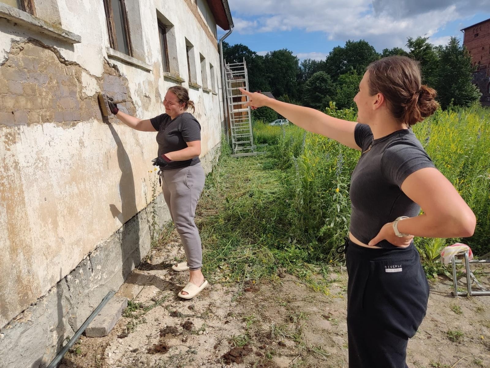 Zdjęcie w galerii na portalu naszraciborz.pl: Studenci Architektury ponownie na warsztatach ArchitEKO w Juchowie wiadomości z regionu
