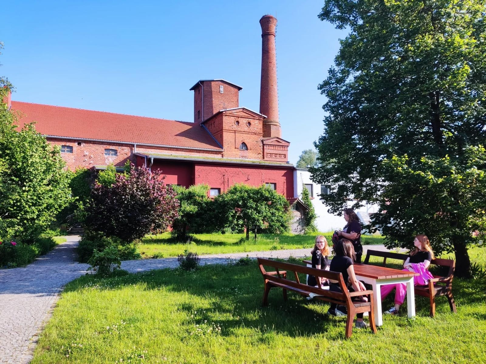 Zdjęcie w galerii na portalu naszraciborz.pl: Studenci Architektury ponownie na warsztatach ArchitEKO w Juchowie wiadomości z regionu