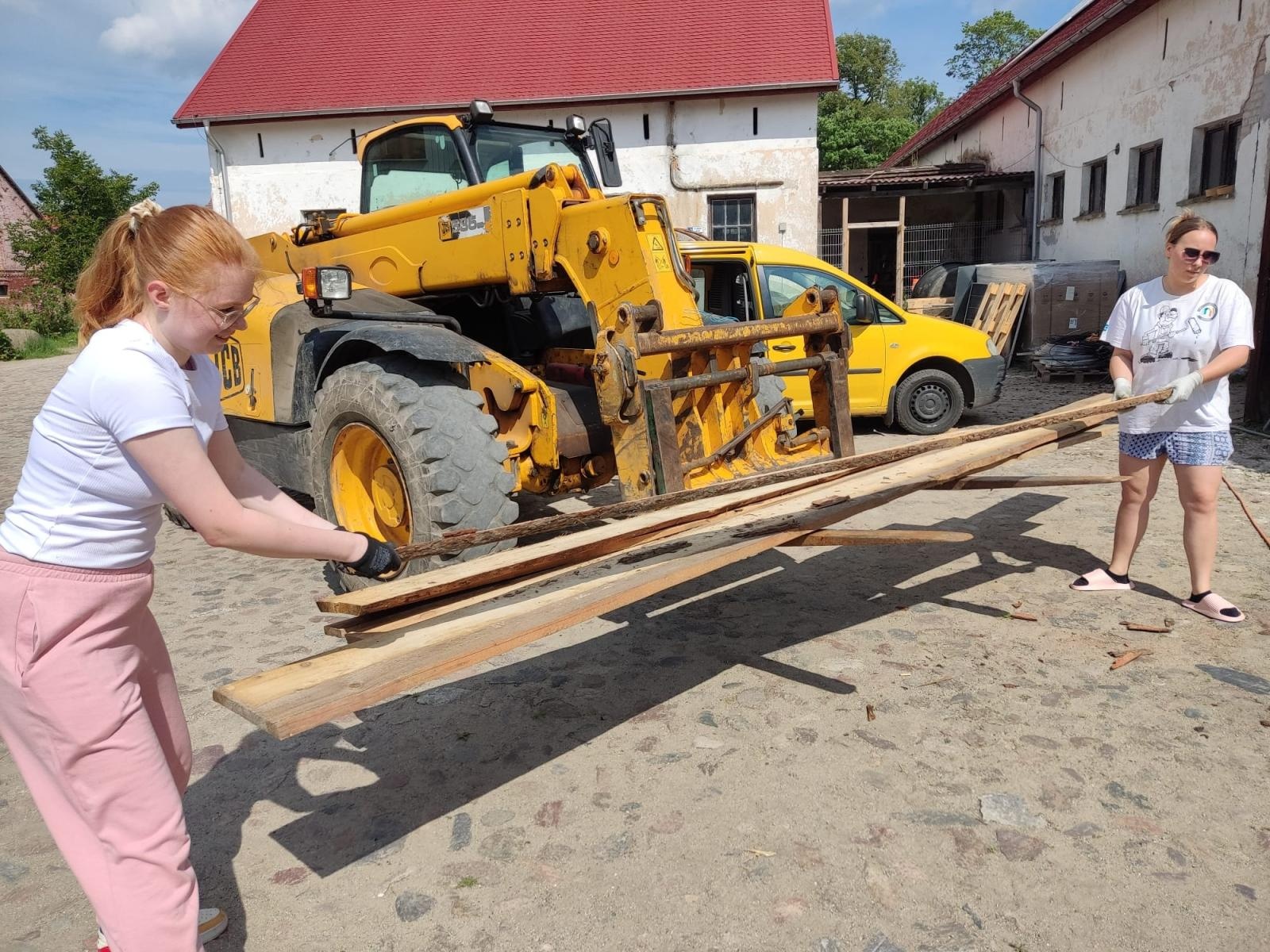 Zdjęcie w galerii na portalu naszraciborz.pl: Studenci Architektury ponownie na warsztatach ArchitEKO w Juchowie wiadomości z regionu