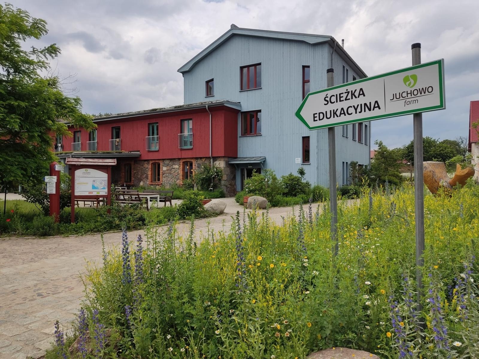 Zdjęcie w galerii na portalu naszraciborz.pl: Studenci Architektury ponownie na warsztatach ArchitEKO w Juchowie wiadomości z regionu