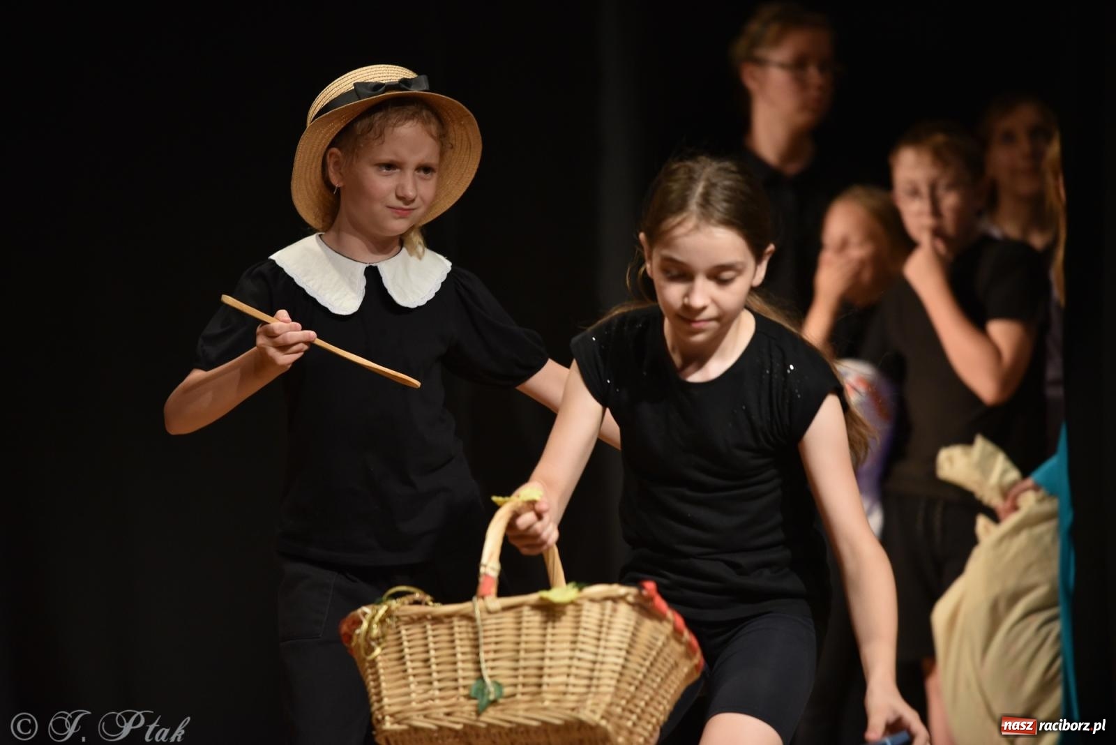 Zdjęcie w galerii na portalu naszraciborz.pl: Czwarta ściana, czyli Wieczór Premier w MDK-u wiadomości z regionu