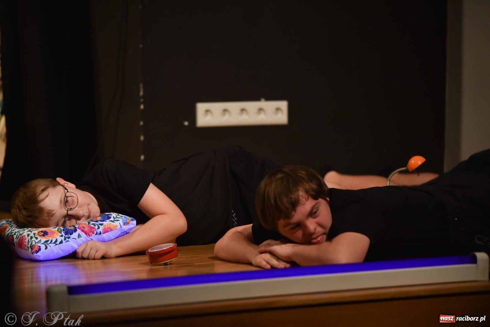 Zdjęcie w galerii na portalu naszraciborz.pl: Czwarta ściana, czyli Wieczór Premier w MDK-u wiadomości z regionu